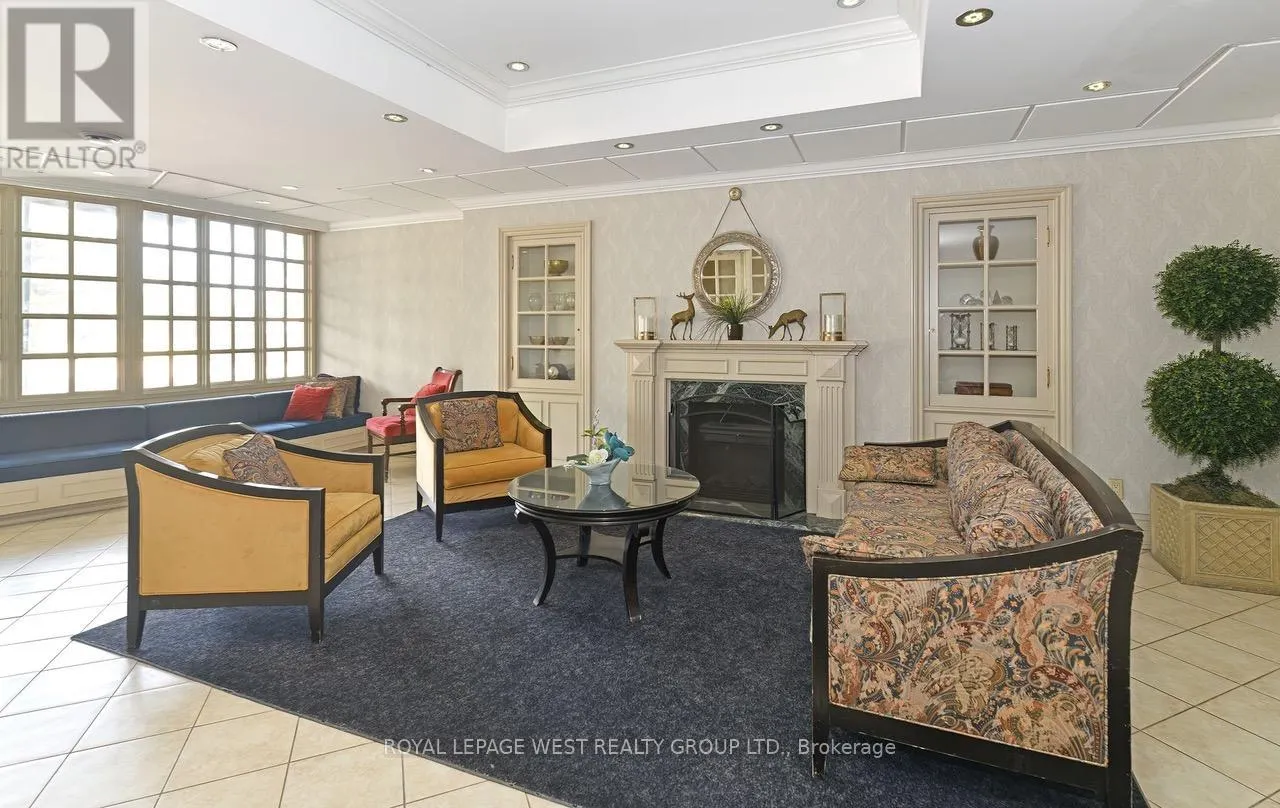 PH04 - 1360 RATHBURN ROAD E
