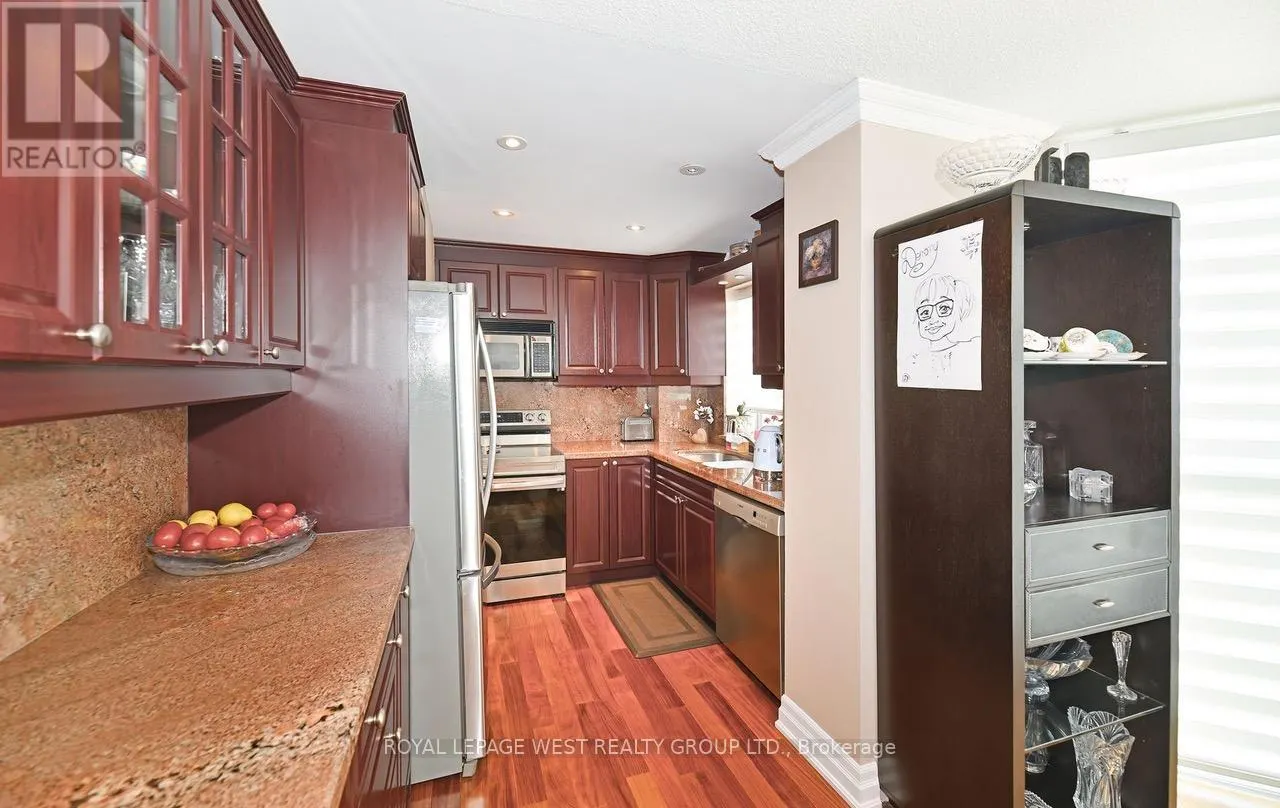 PH04 - 1360 RATHBURN ROAD E