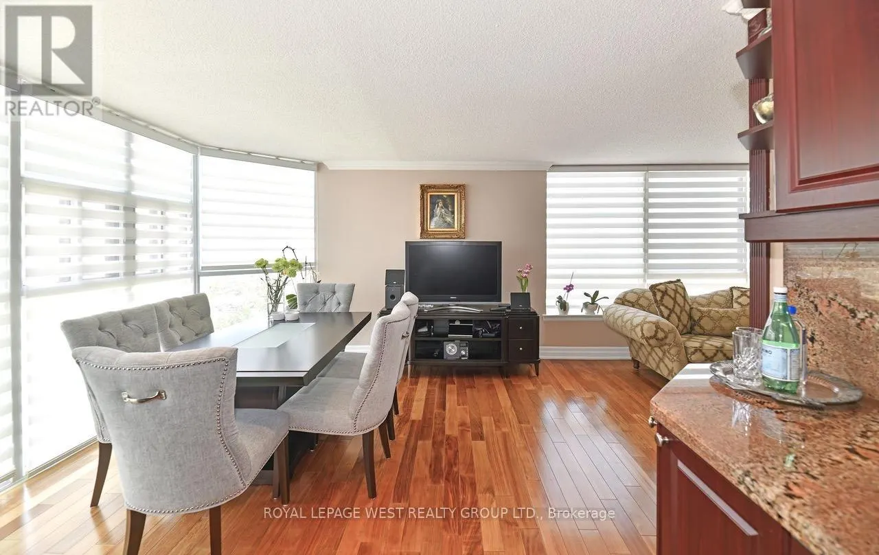 PH04 - 1360 RATHBURN ROAD E