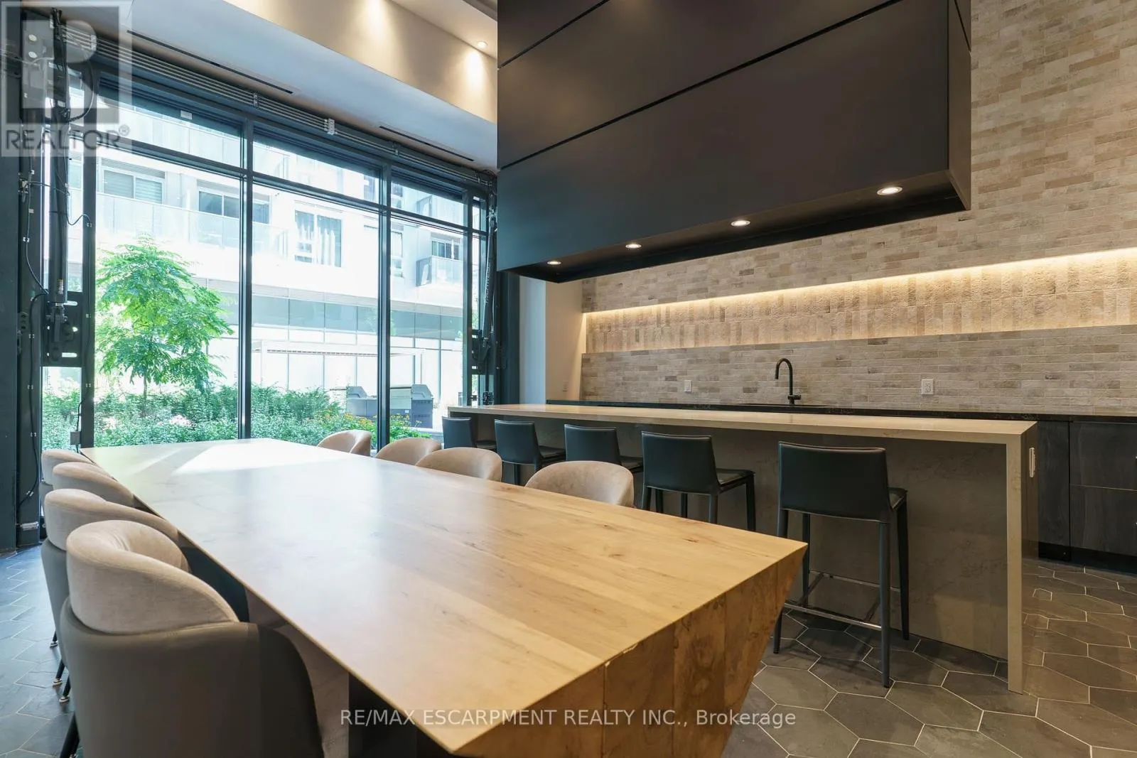 614 - 2450 OLD BRONTE ROAD