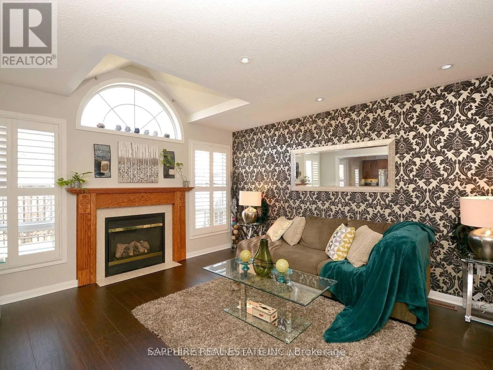 #UPPER - 759 HUTCHINSON AVENUE