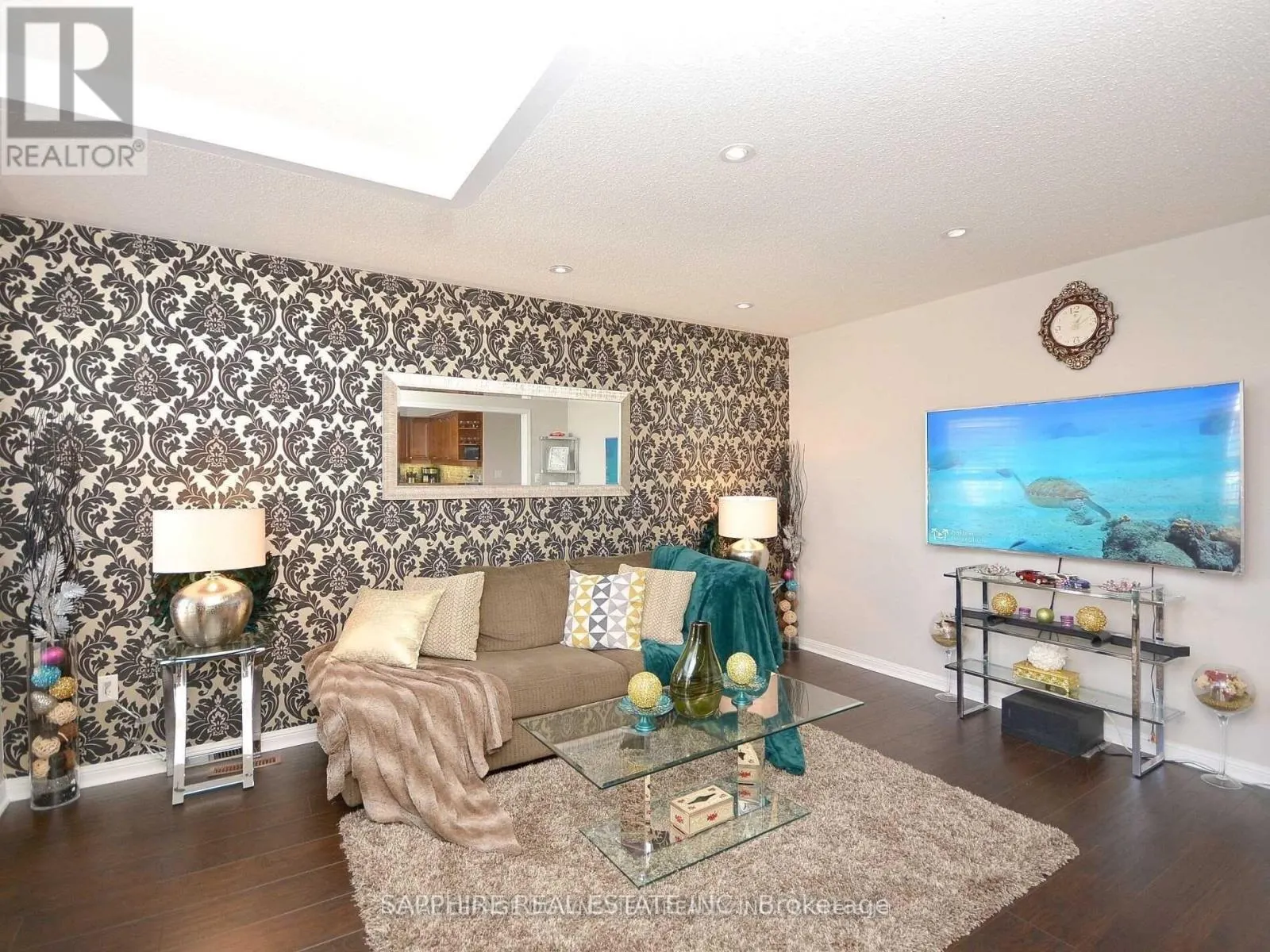 #UPPER - 759 HUTCHINSON AVENUE