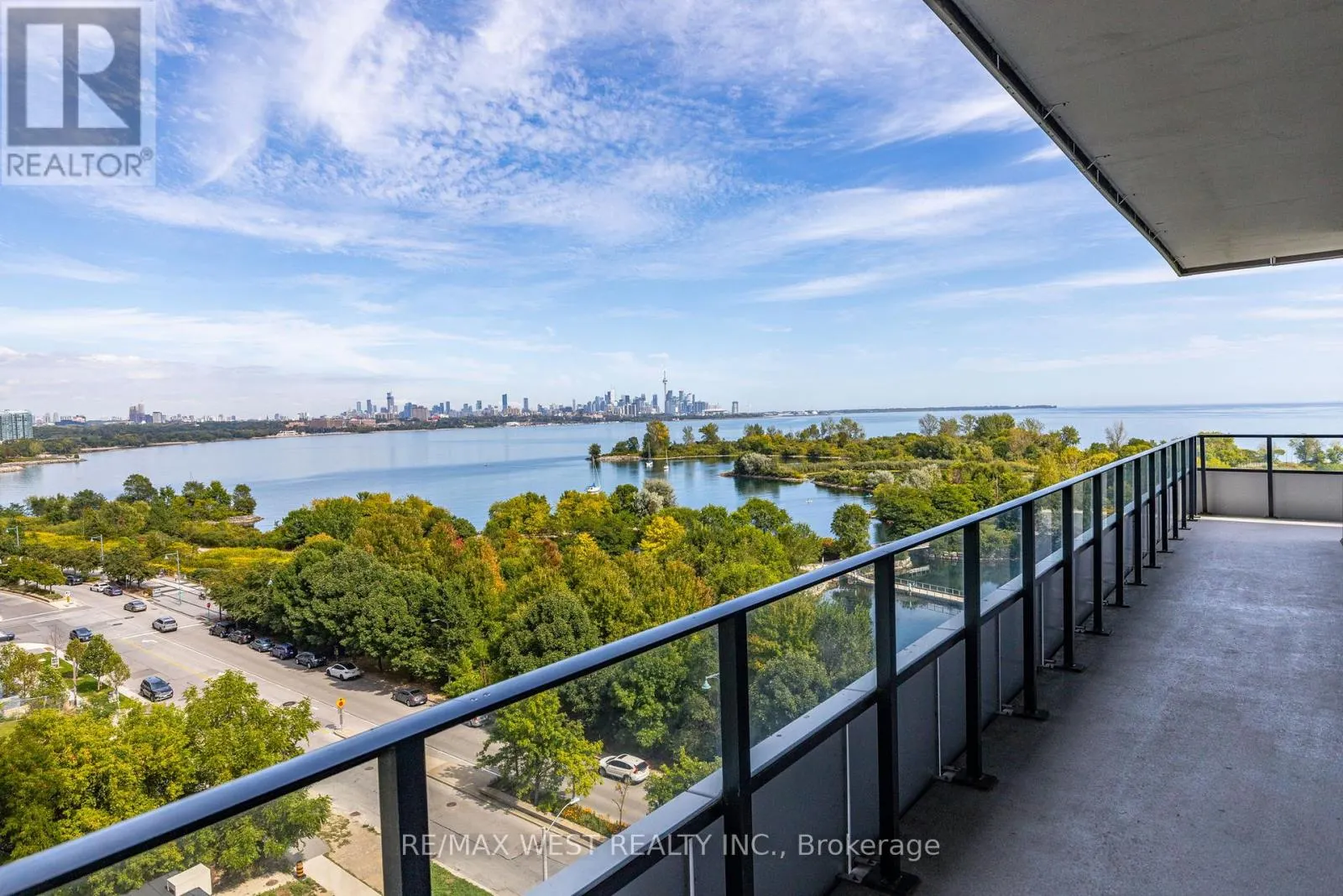702 - 20 SHORE BREEZE DRIVE