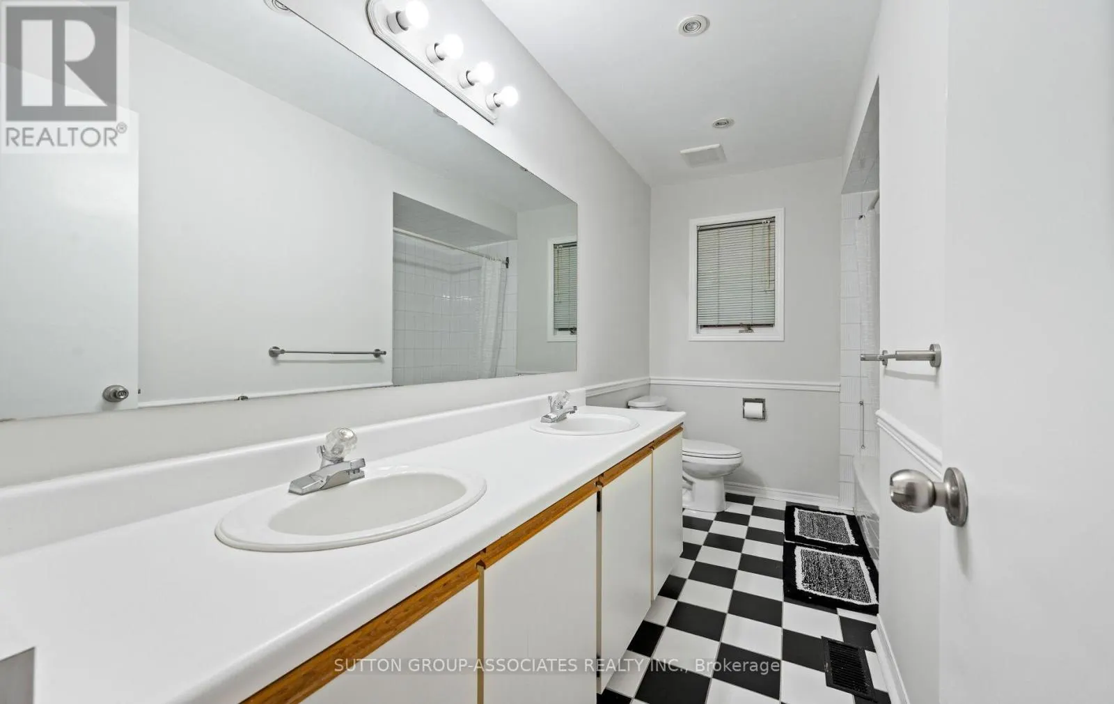 1252 GREENWOOD CRESCENT