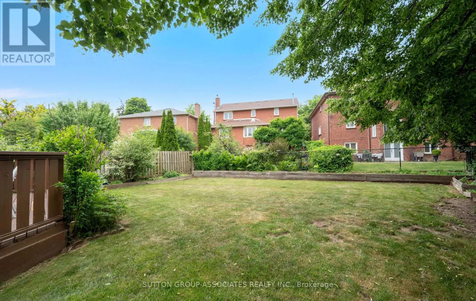 1252 GREENWOOD CRESCENT