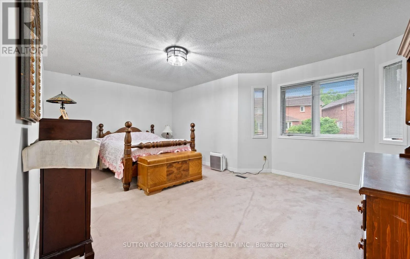 1252 GREENWOOD CRESCENT