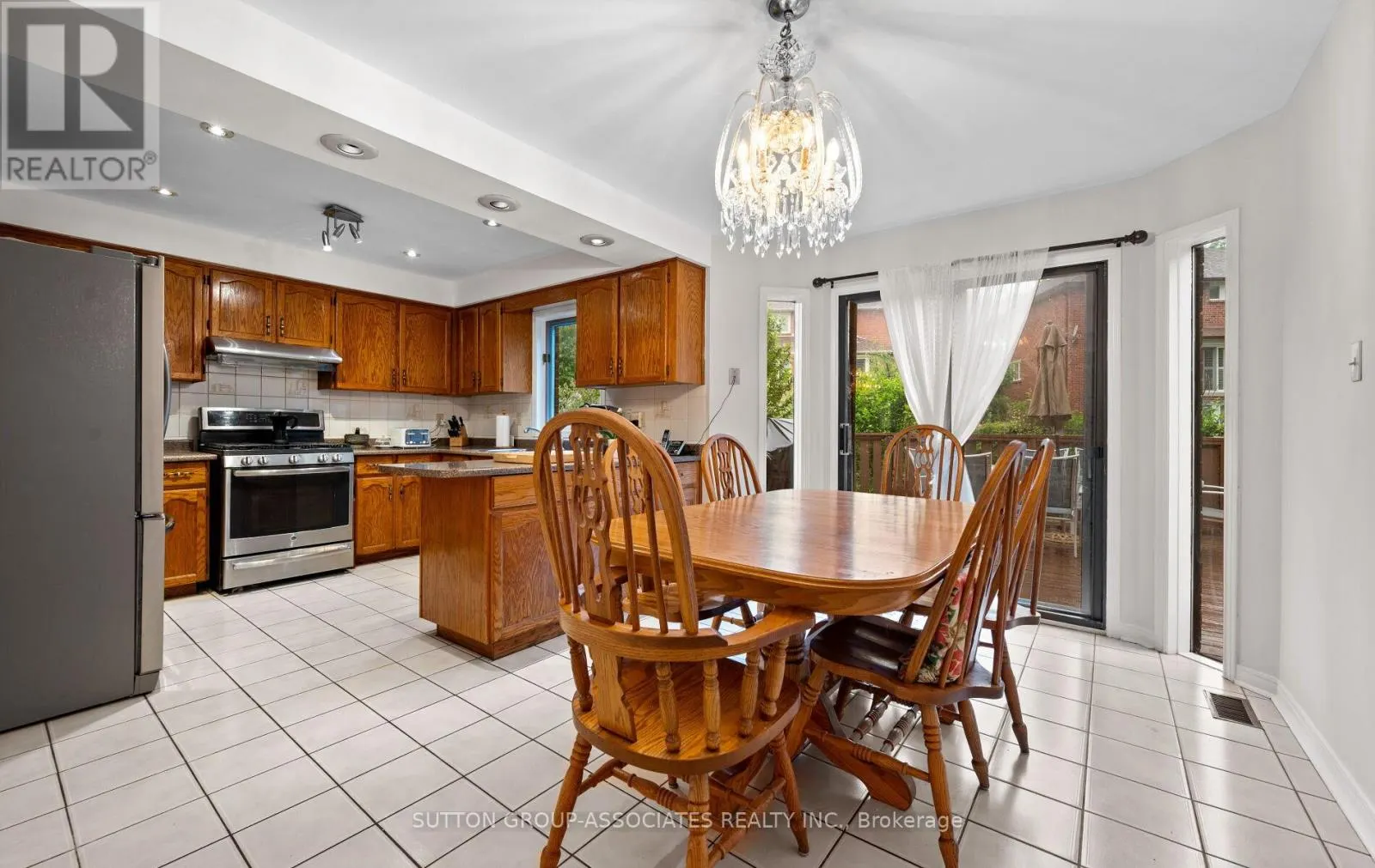 1252 GREENWOOD CRESCENT