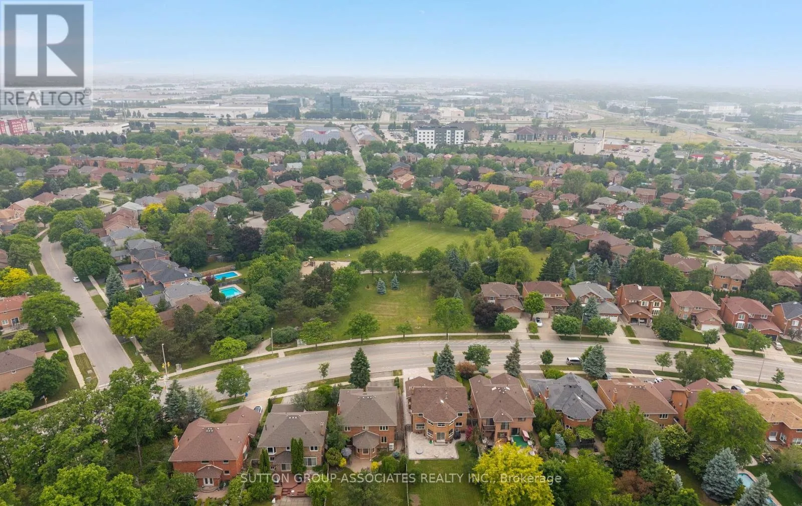 1252 GREENWOOD CRESCENT