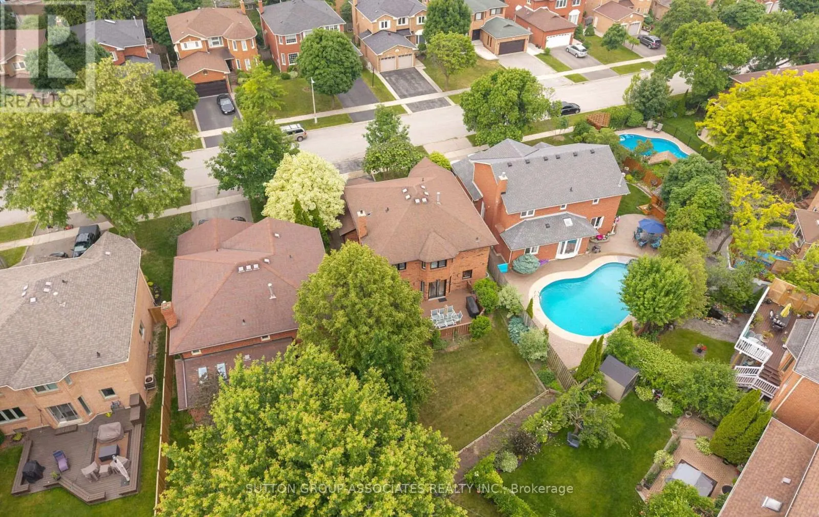 1252 GREENWOOD CRESCENT