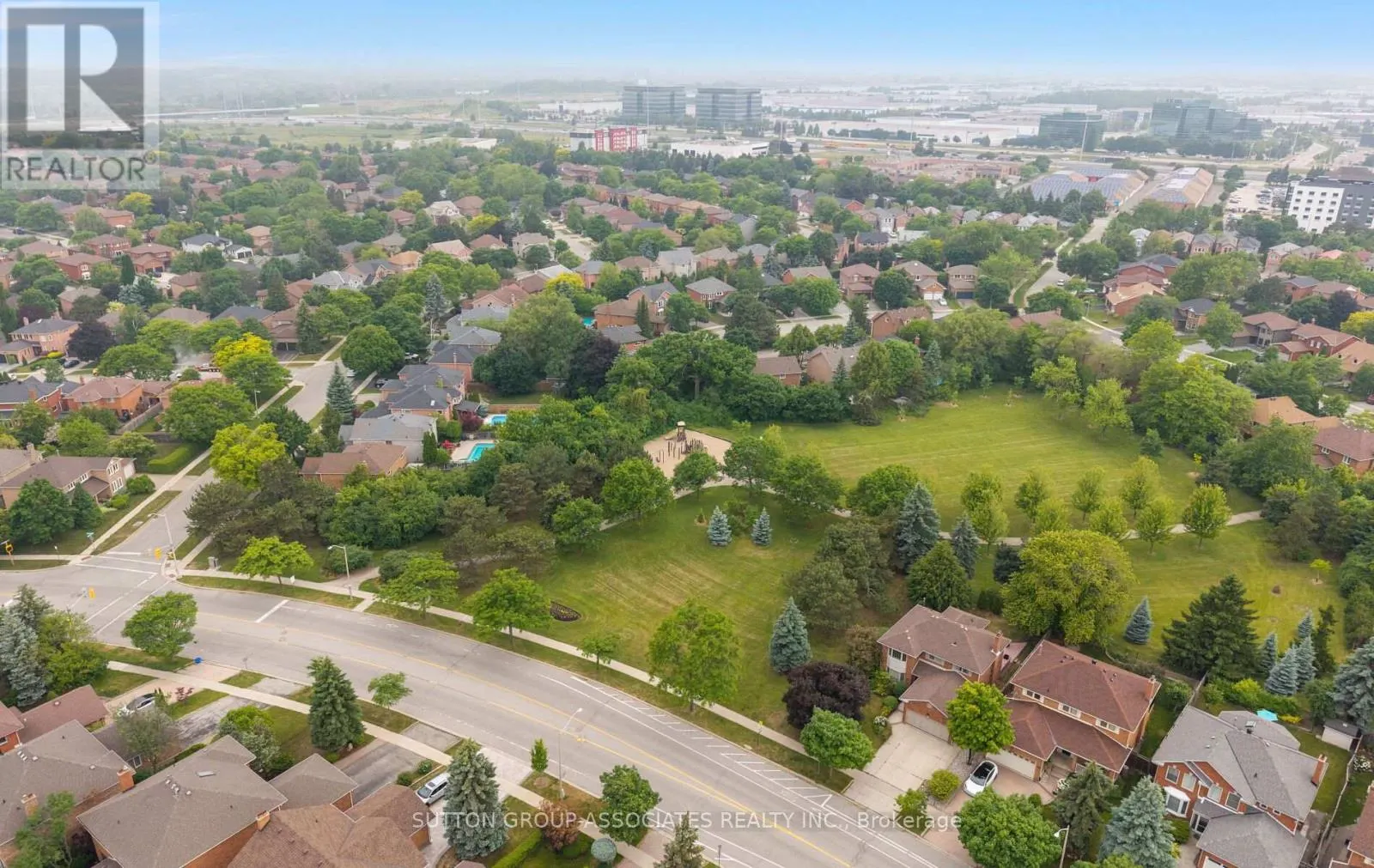 1252 GREENWOOD CRESCENT