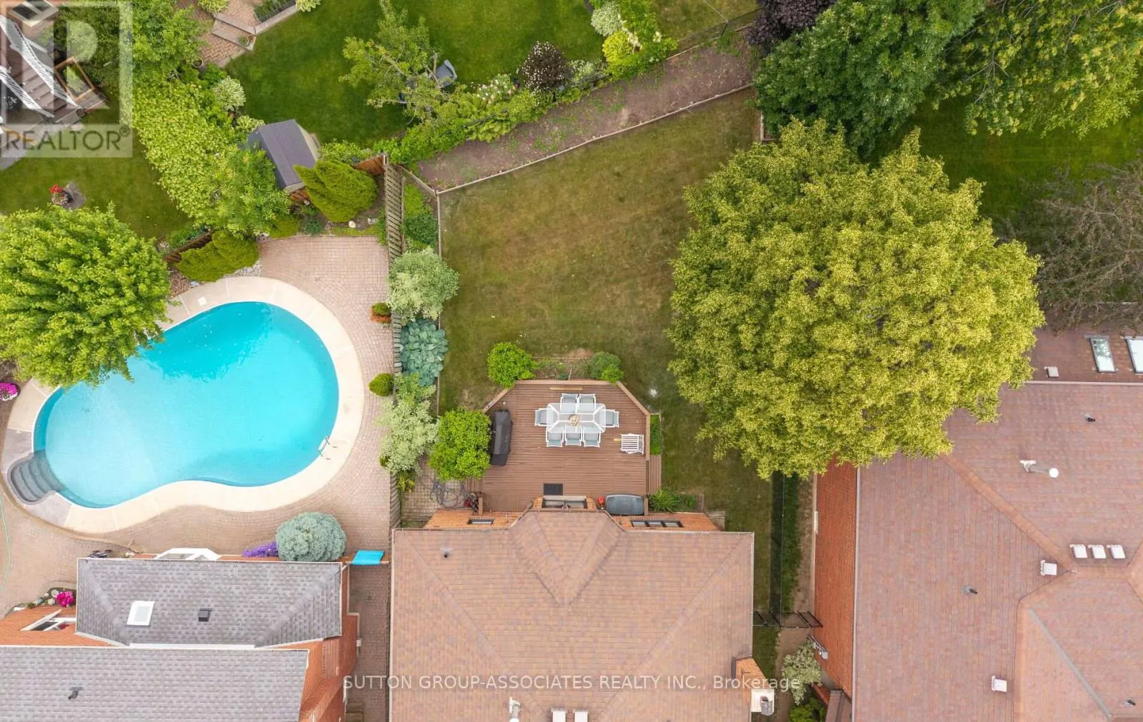 1252 GREENWOOD CRESCENT