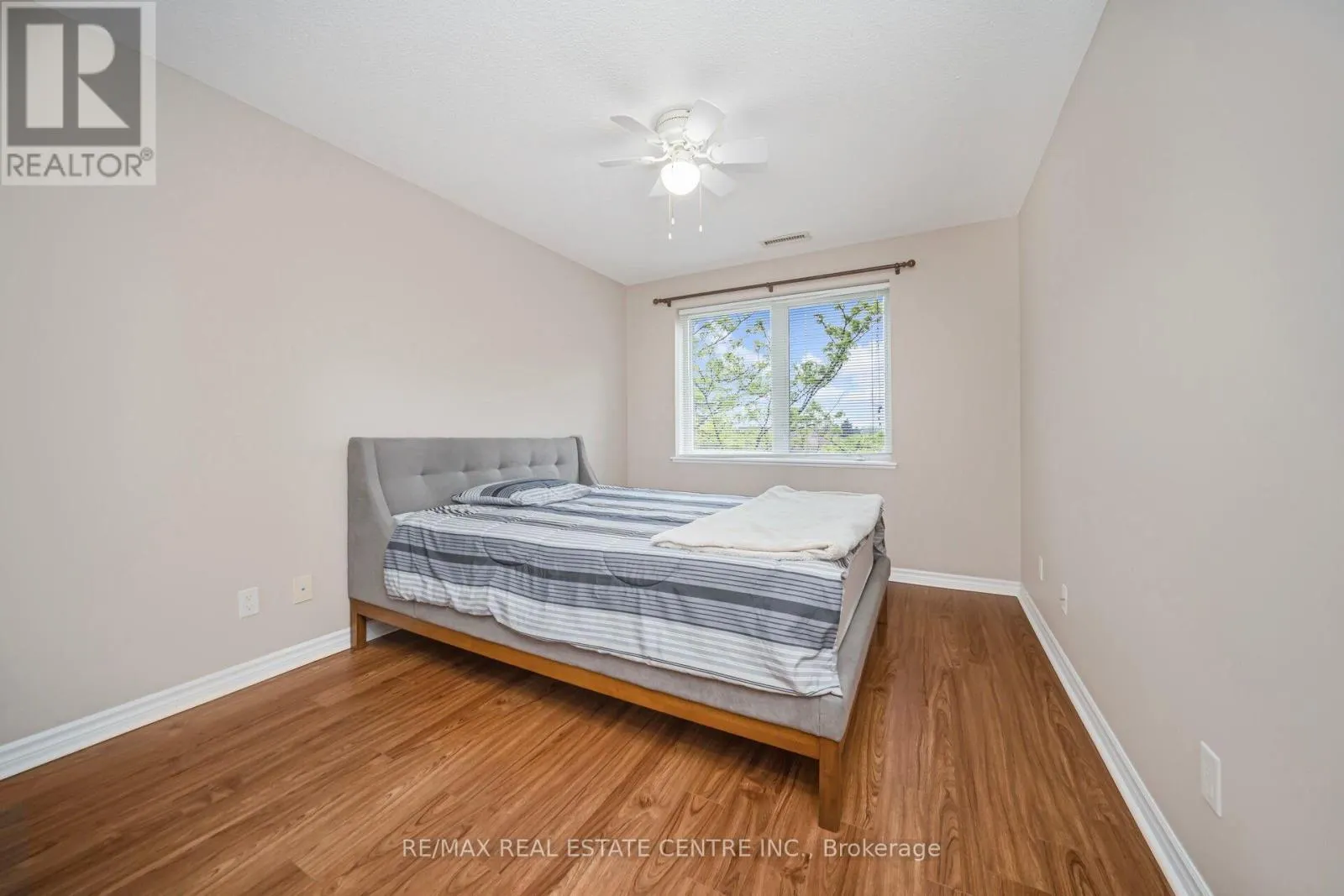 301 - 3 DAYSPRING CIRCLE