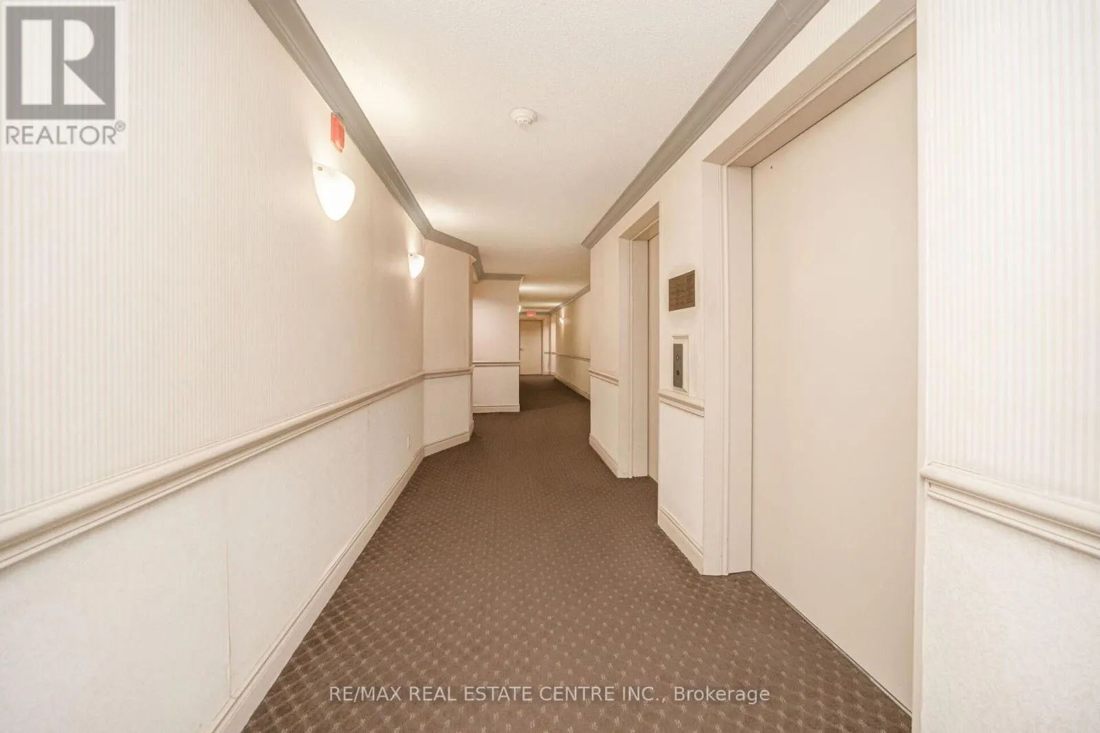 301 - 3 DAYSPRING CIRCLE