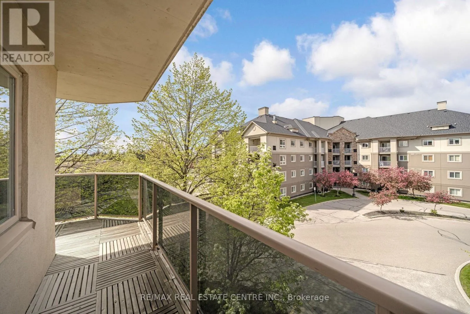301 - 3 DAYSPRING CIRCLE