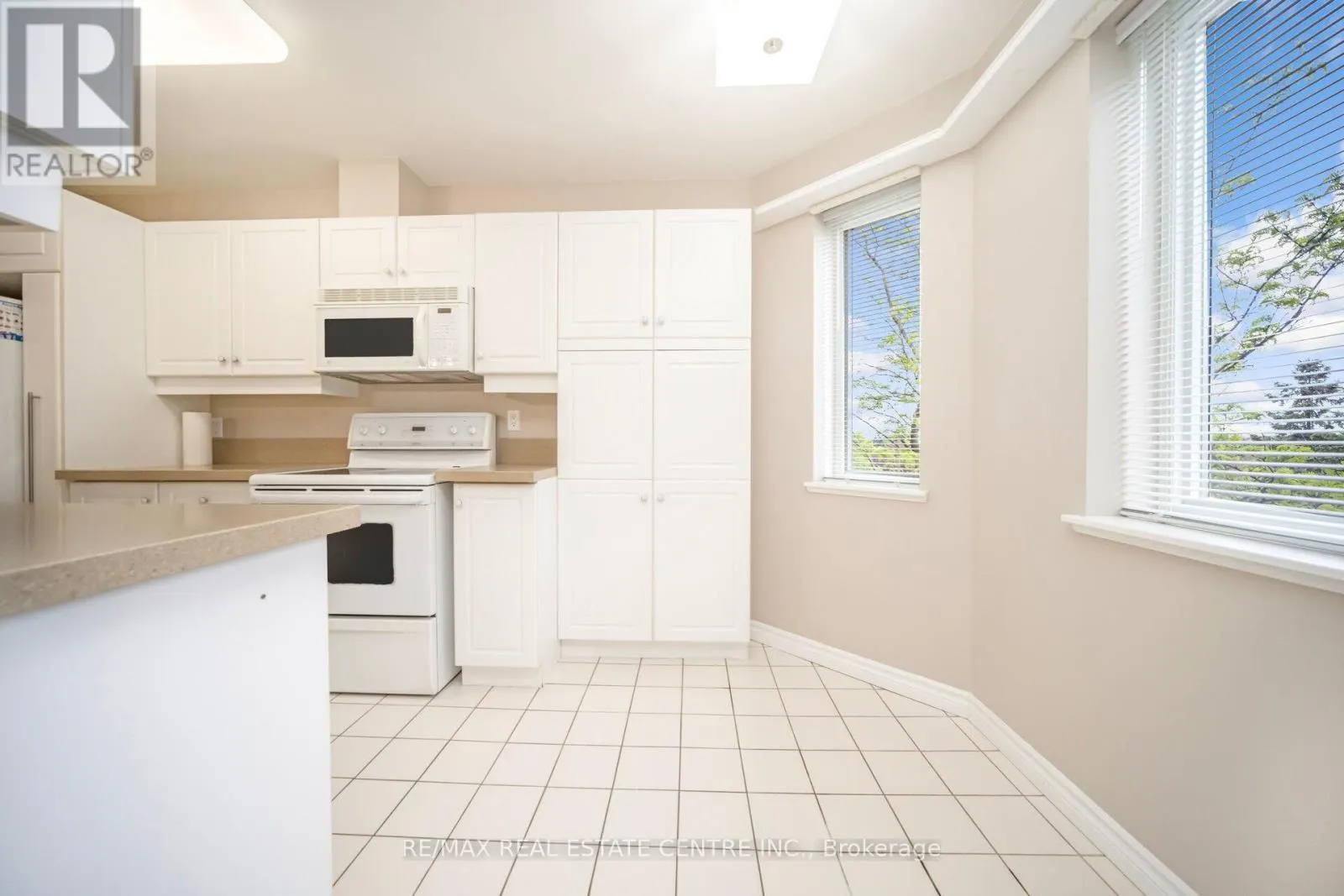 301 - 3 DAYSPRING CIRCLE