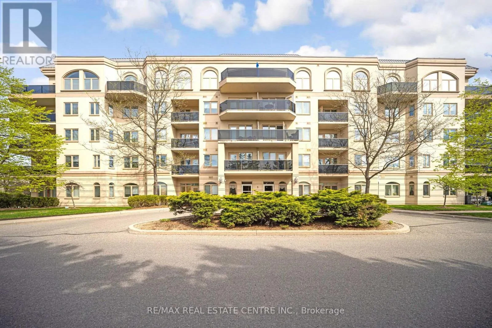 301 - 3 DAYSPRING CIRCLE