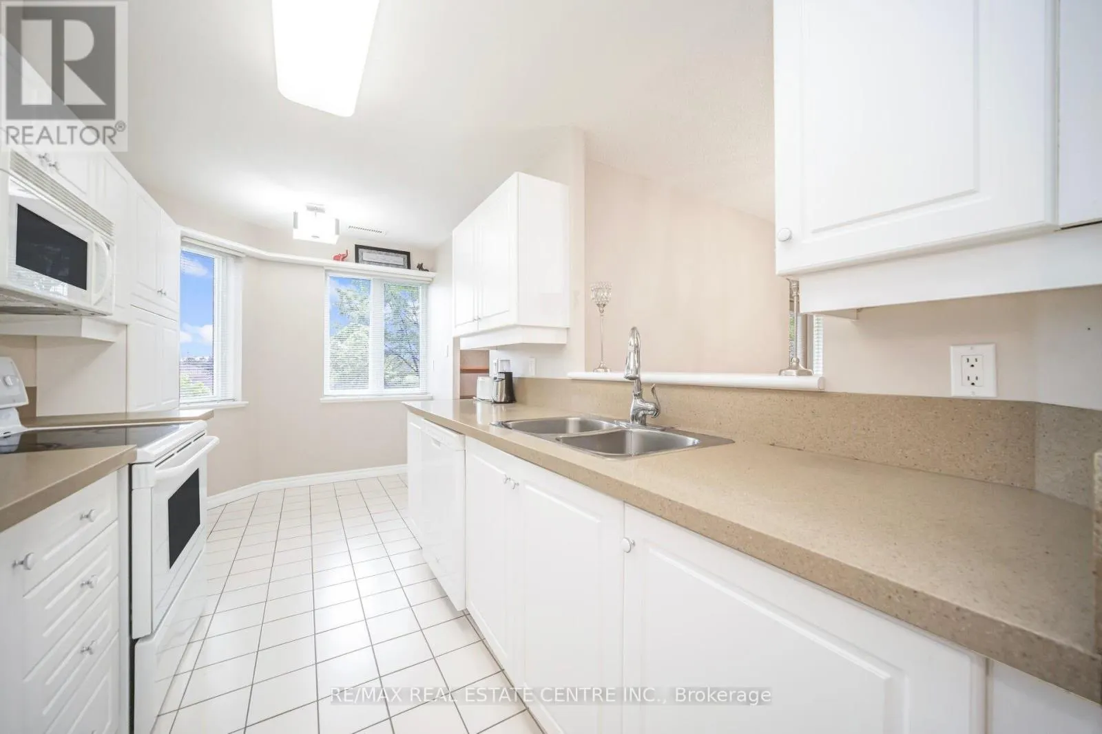 301 - 3 DAYSPRING CIRCLE