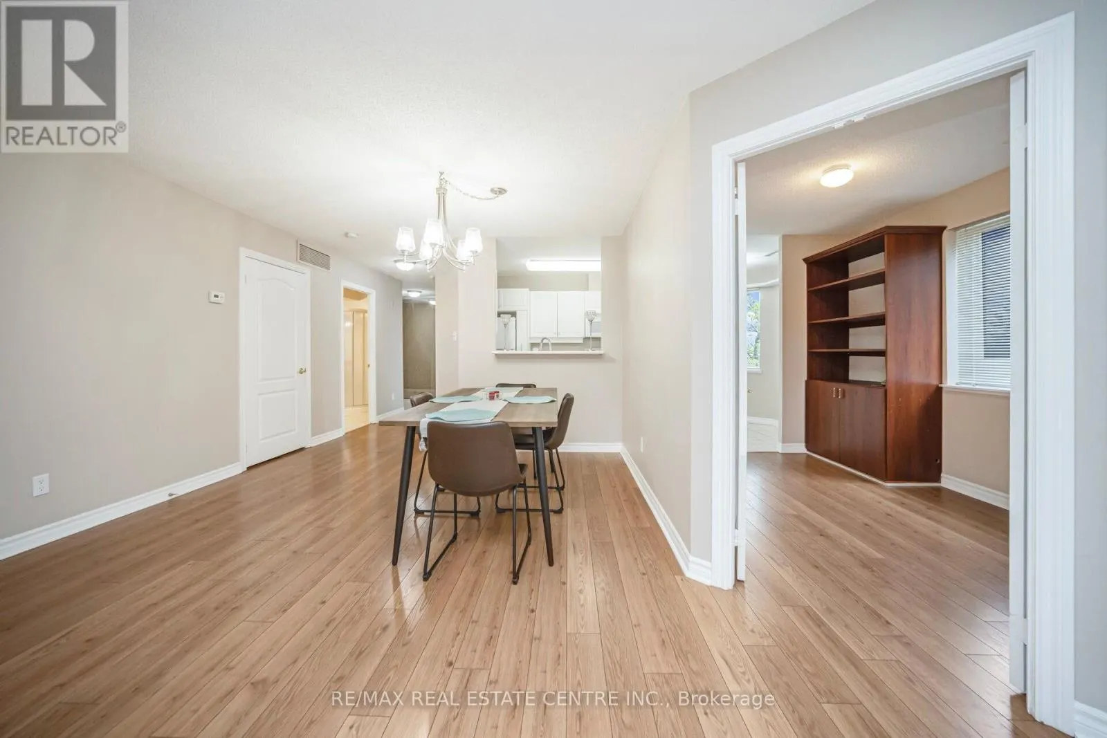 301 - 3 DAYSPRING CIRCLE