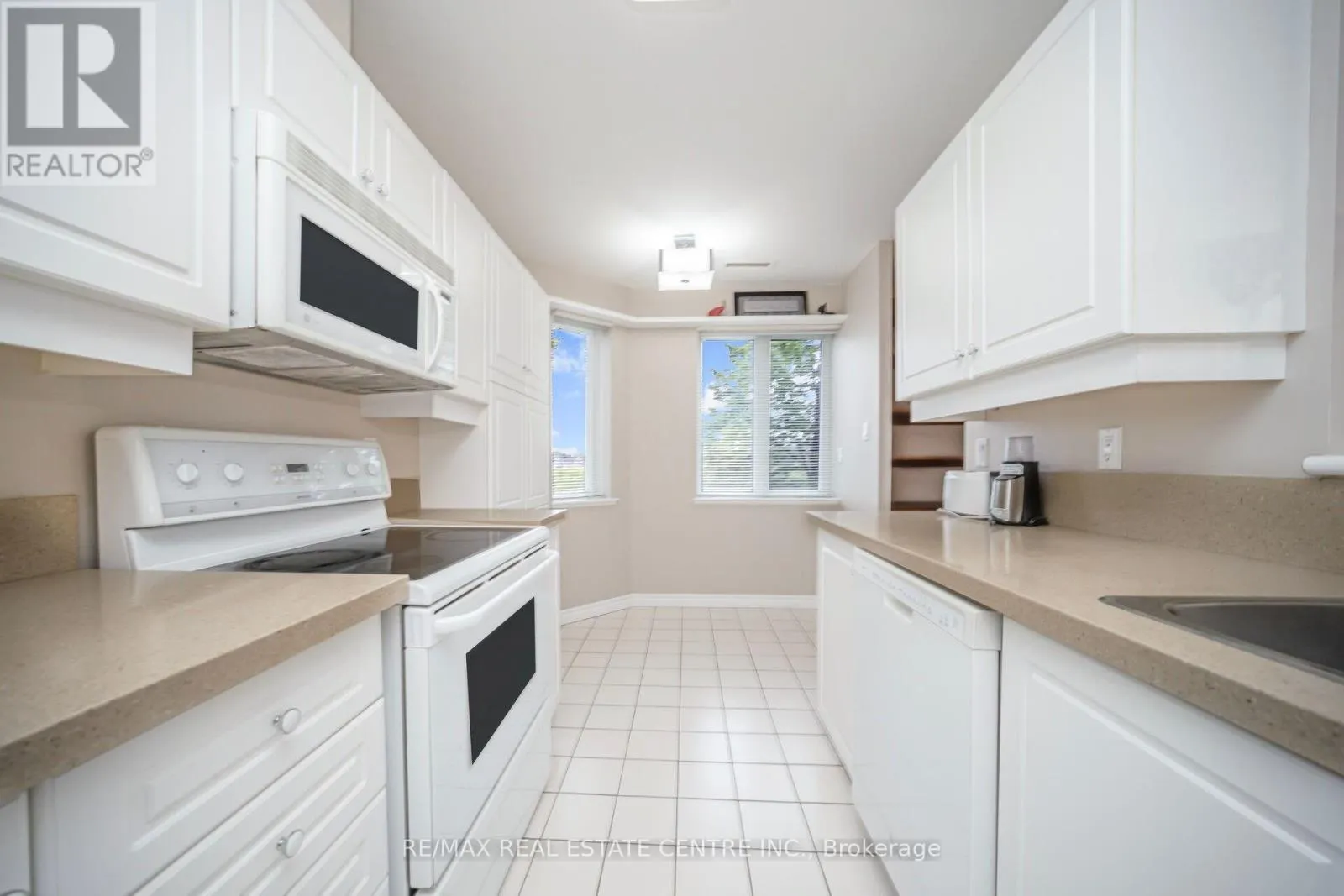 301 - 3 DAYSPRING CIRCLE