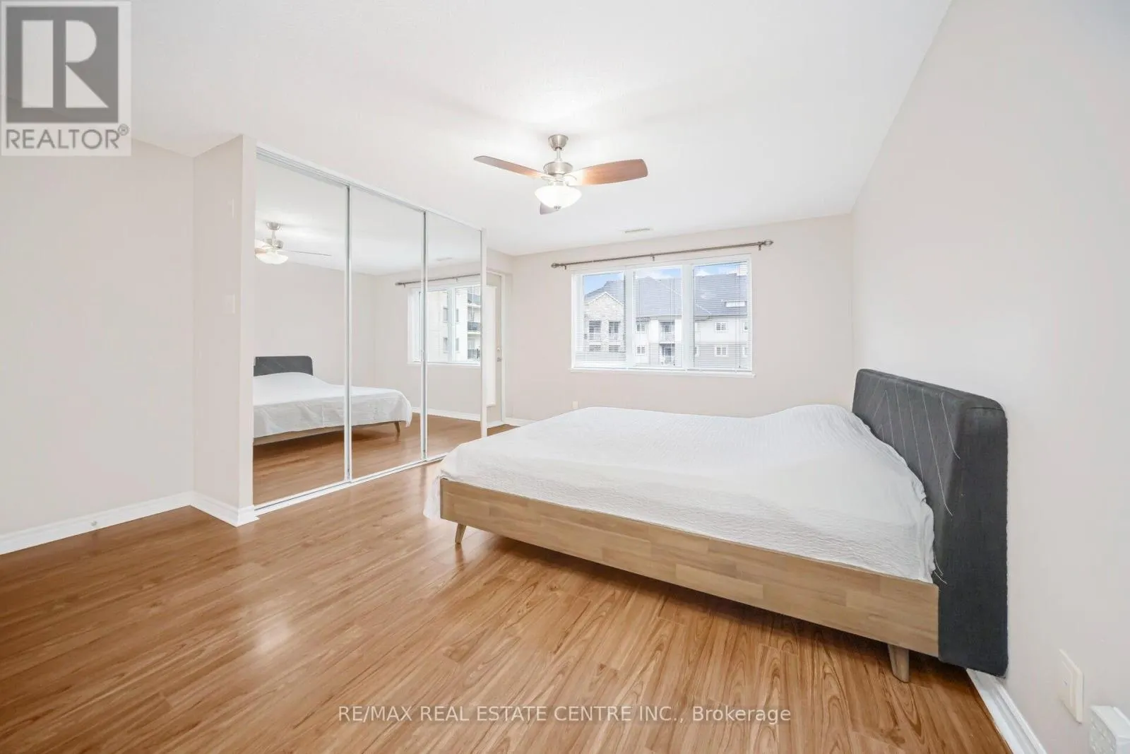 301 - 3 DAYSPRING CIRCLE
