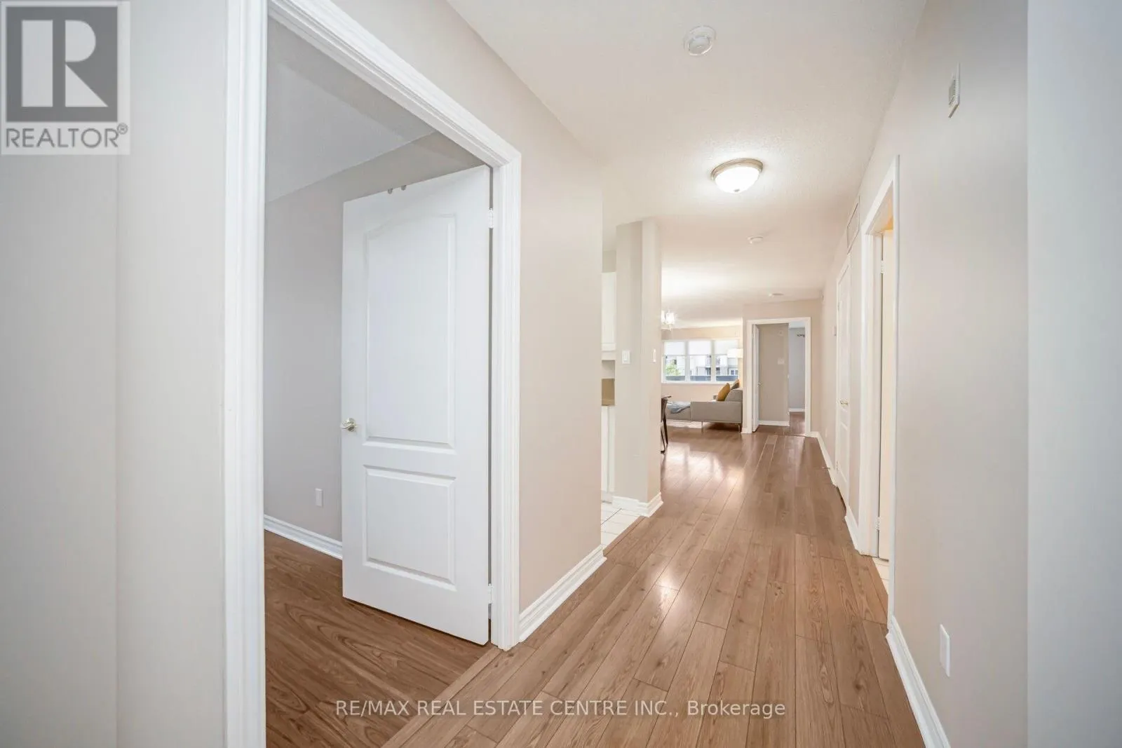 301 - 3 DAYSPRING CIRCLE