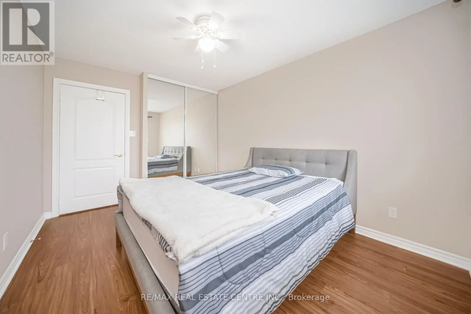 301 - 3 DAYSPRING CIRCLE