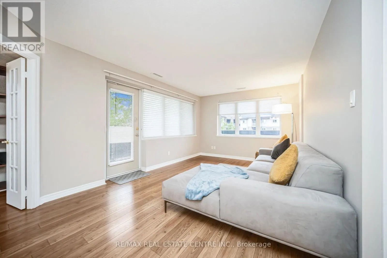 301 - 3 DAYSPRING CIRCLE