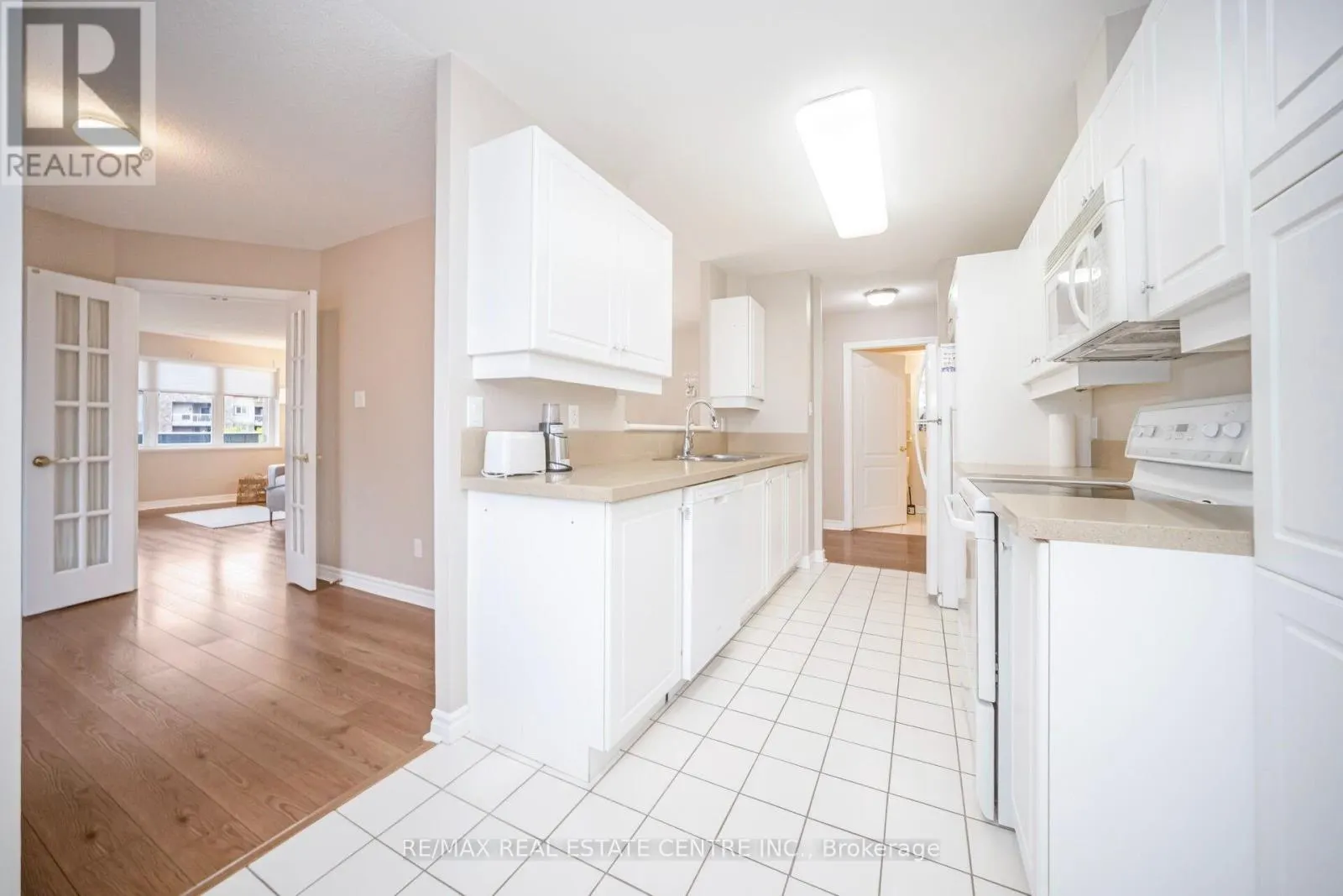301 - 3 DAYSPRING CIRCLE