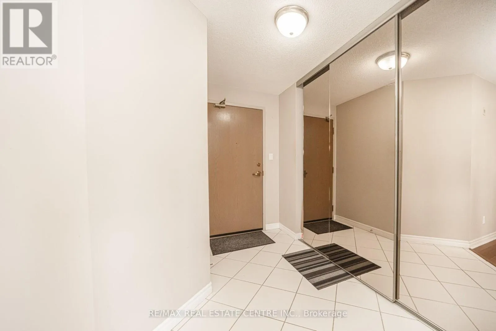 301 - 3 DAYSPRING CIRCLE