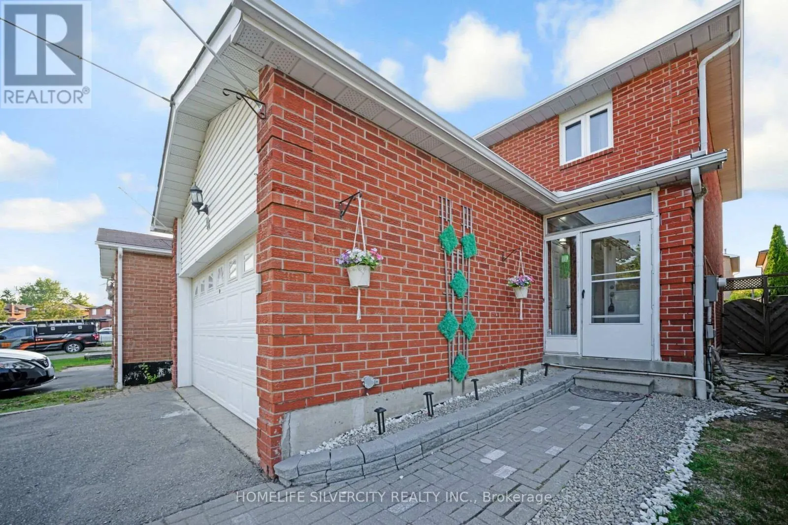 40 CLARRIDGE COURT