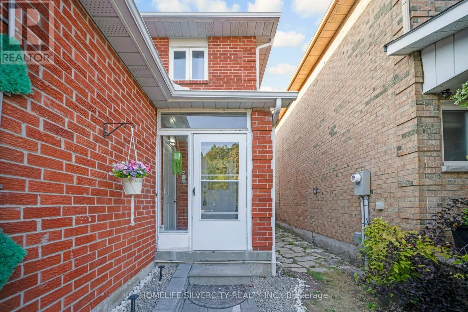 40 CLARRIDGE COURT