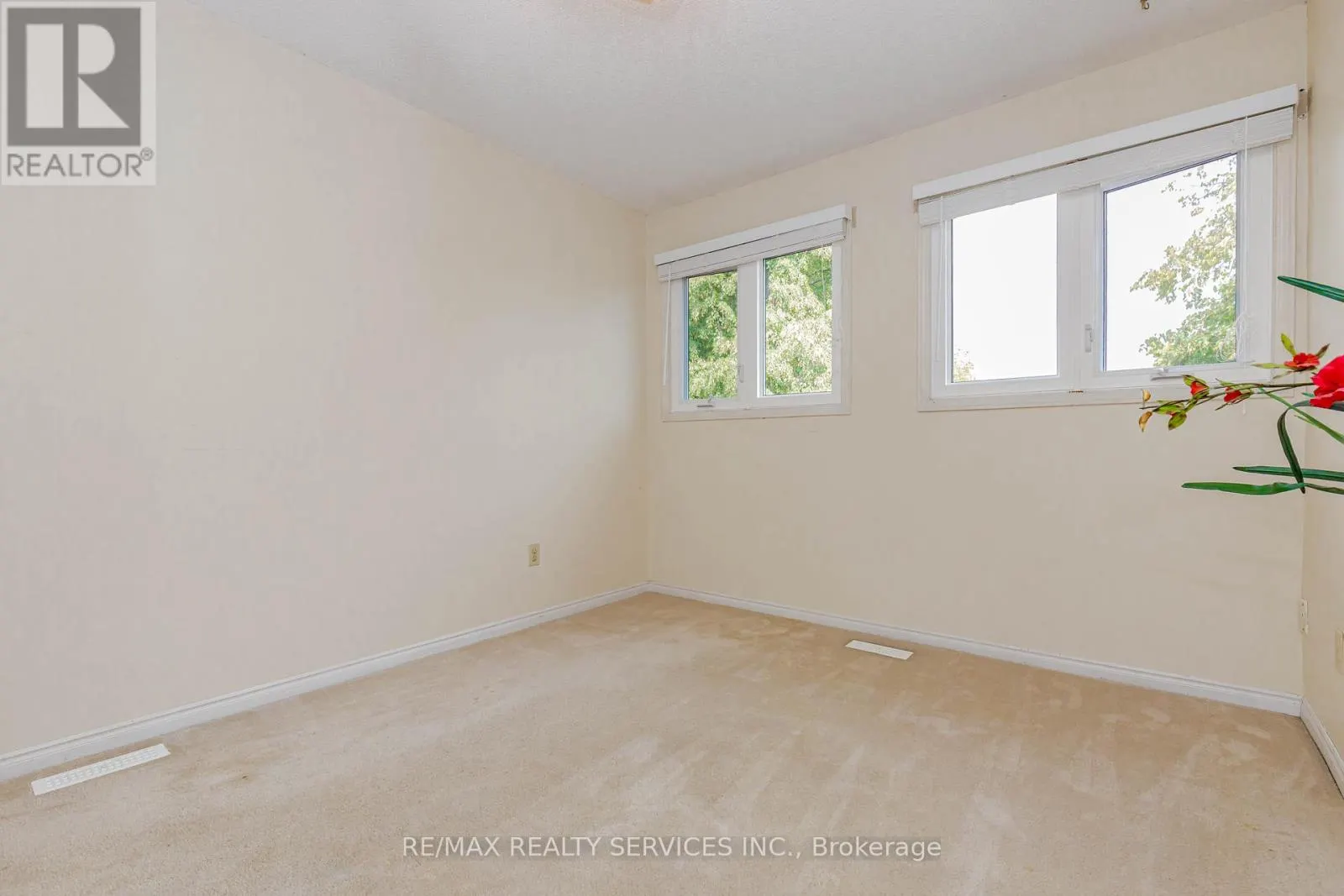 5028 NORTHERN LIGHTS CIRCLE