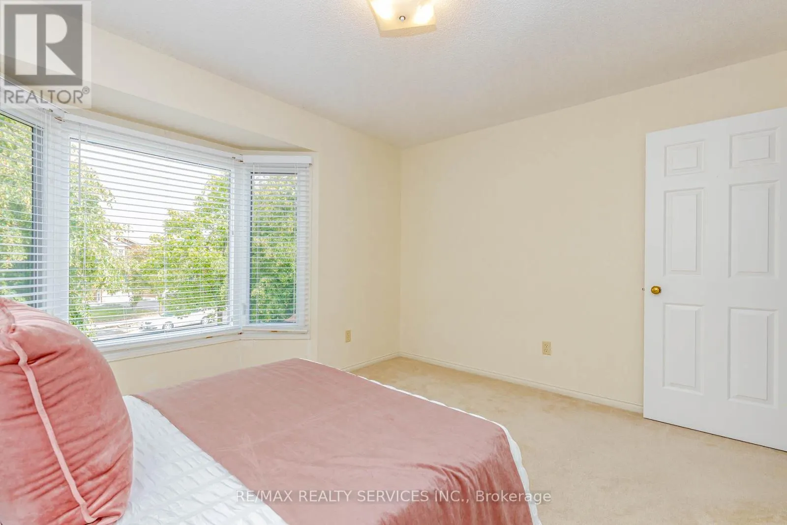 5028 NORTHERN LIGHTS CIRCLE