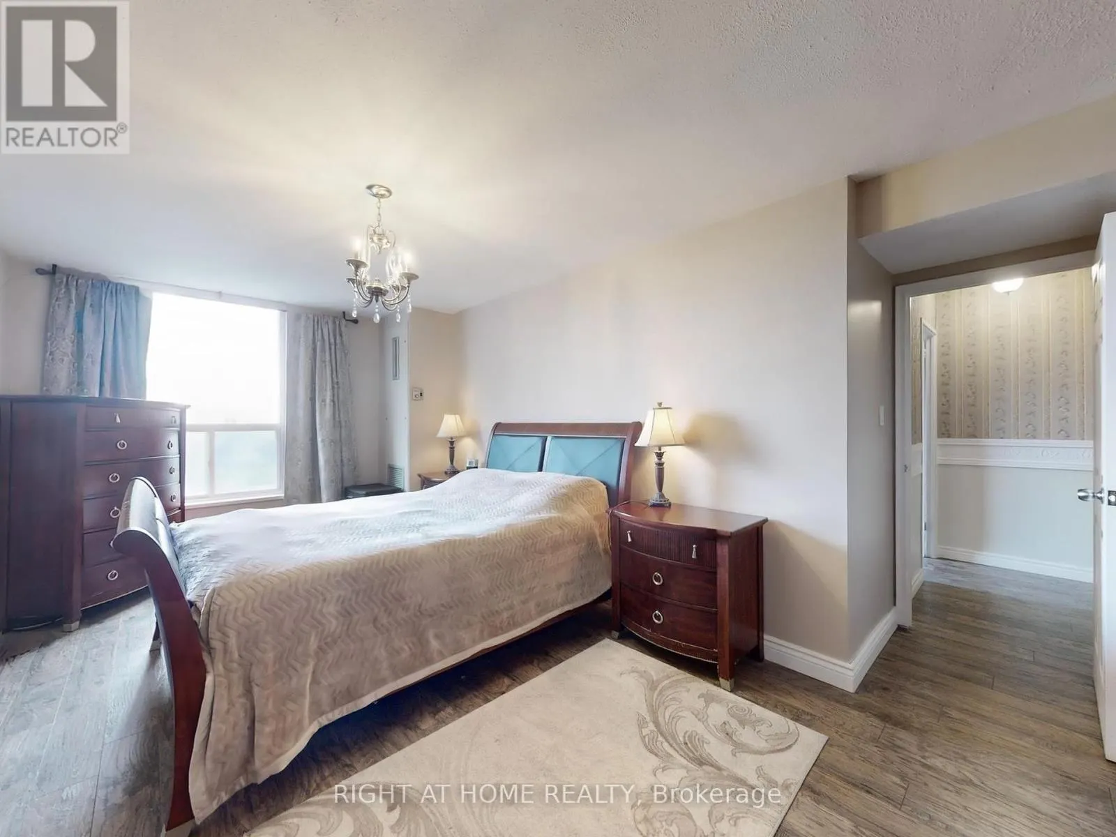 2303 - 85 EMMETT AVENUE