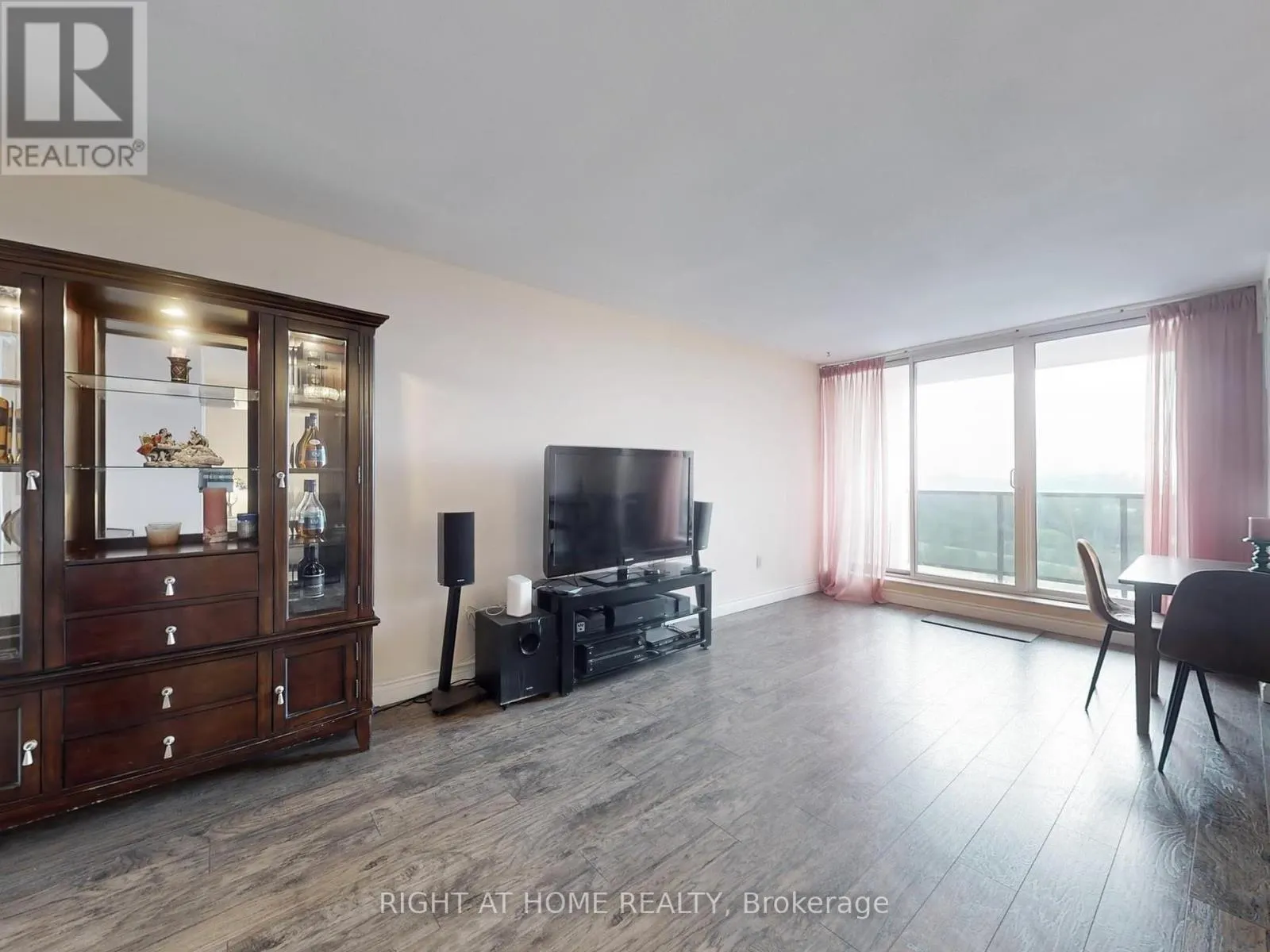 2303 - 85 EMMETT AVENUE