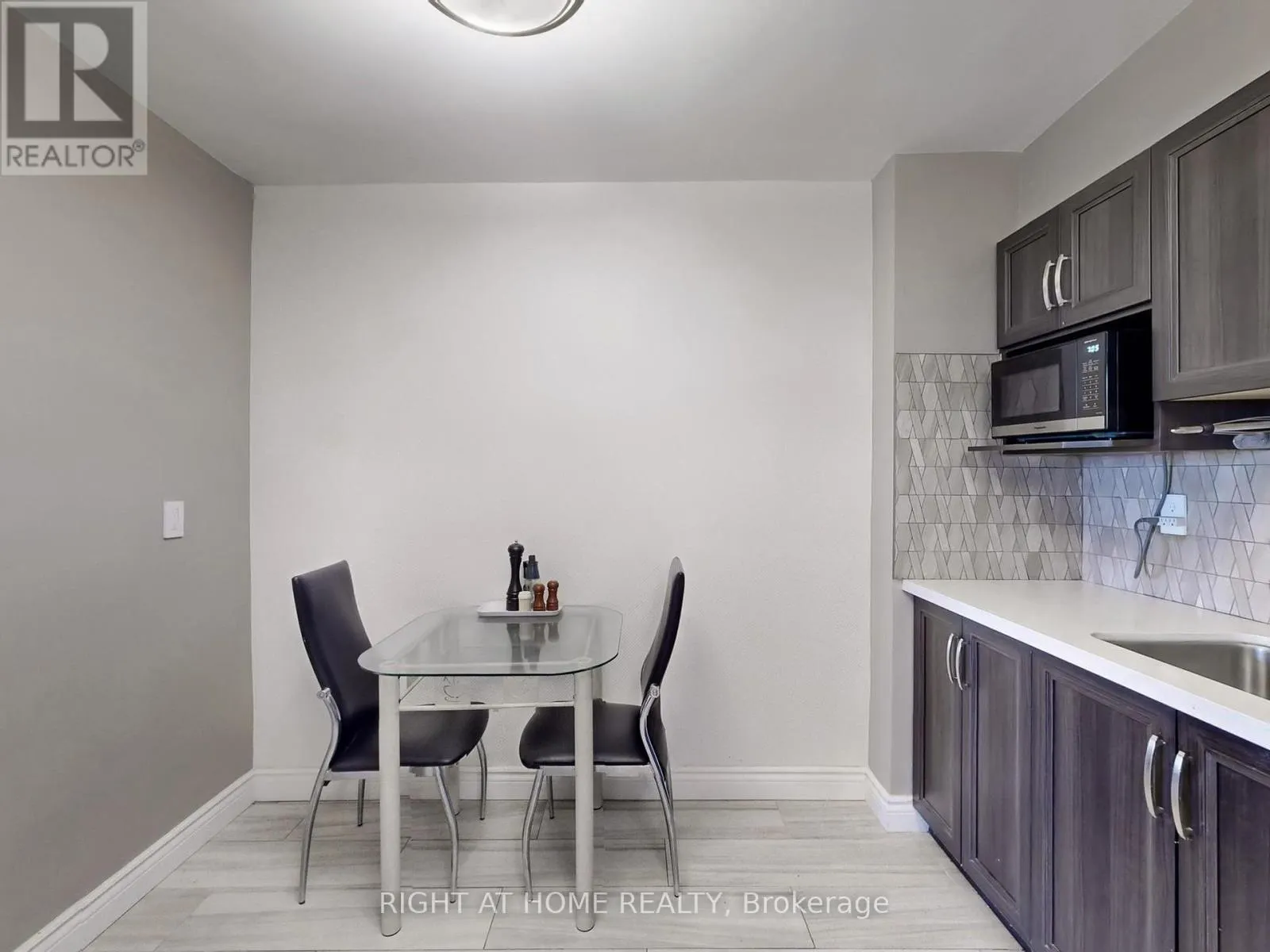 2303 - 85 EMMETT AVENUE