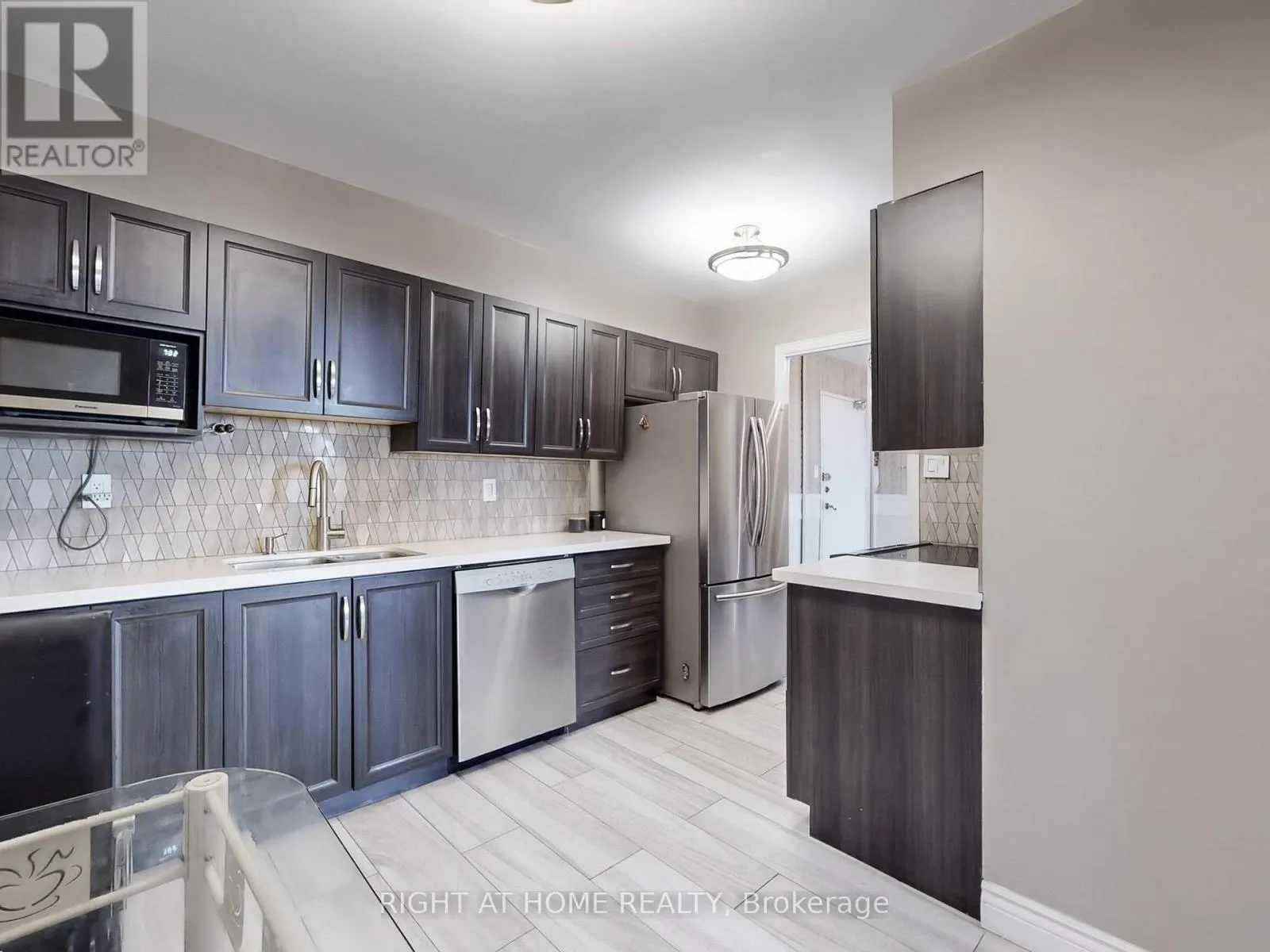 2303 - 85 EMMETT AVENUE