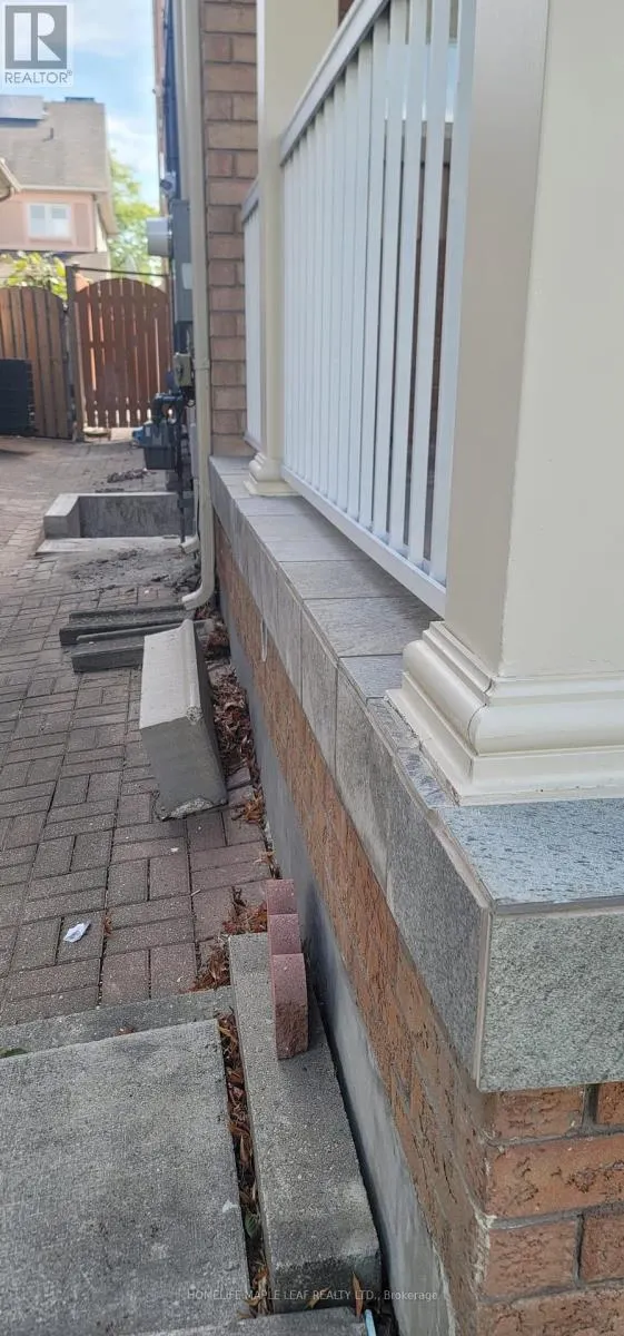 8 PAPPAIN CRESCENT