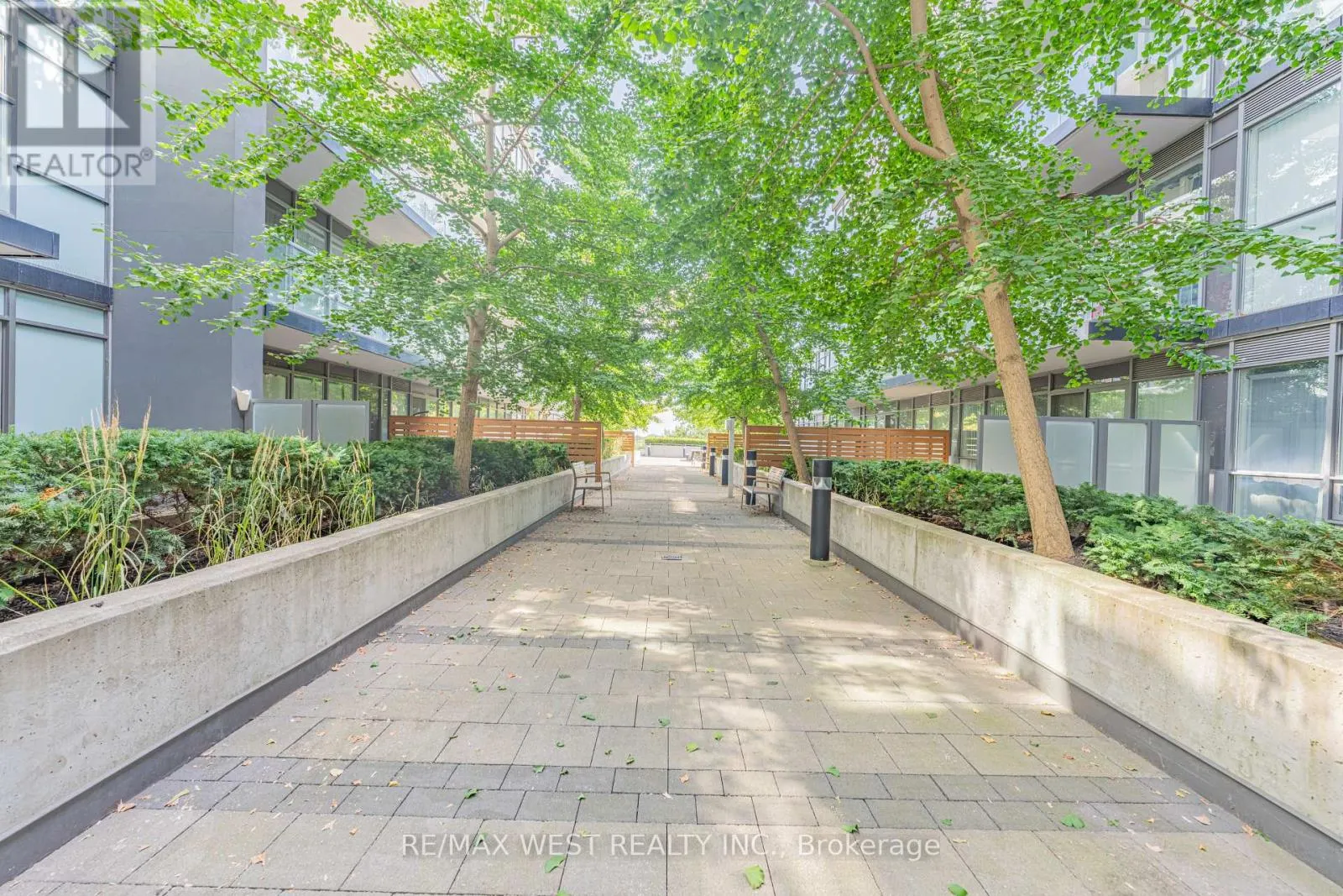 627 - 15 JAMES FINLAY WAY