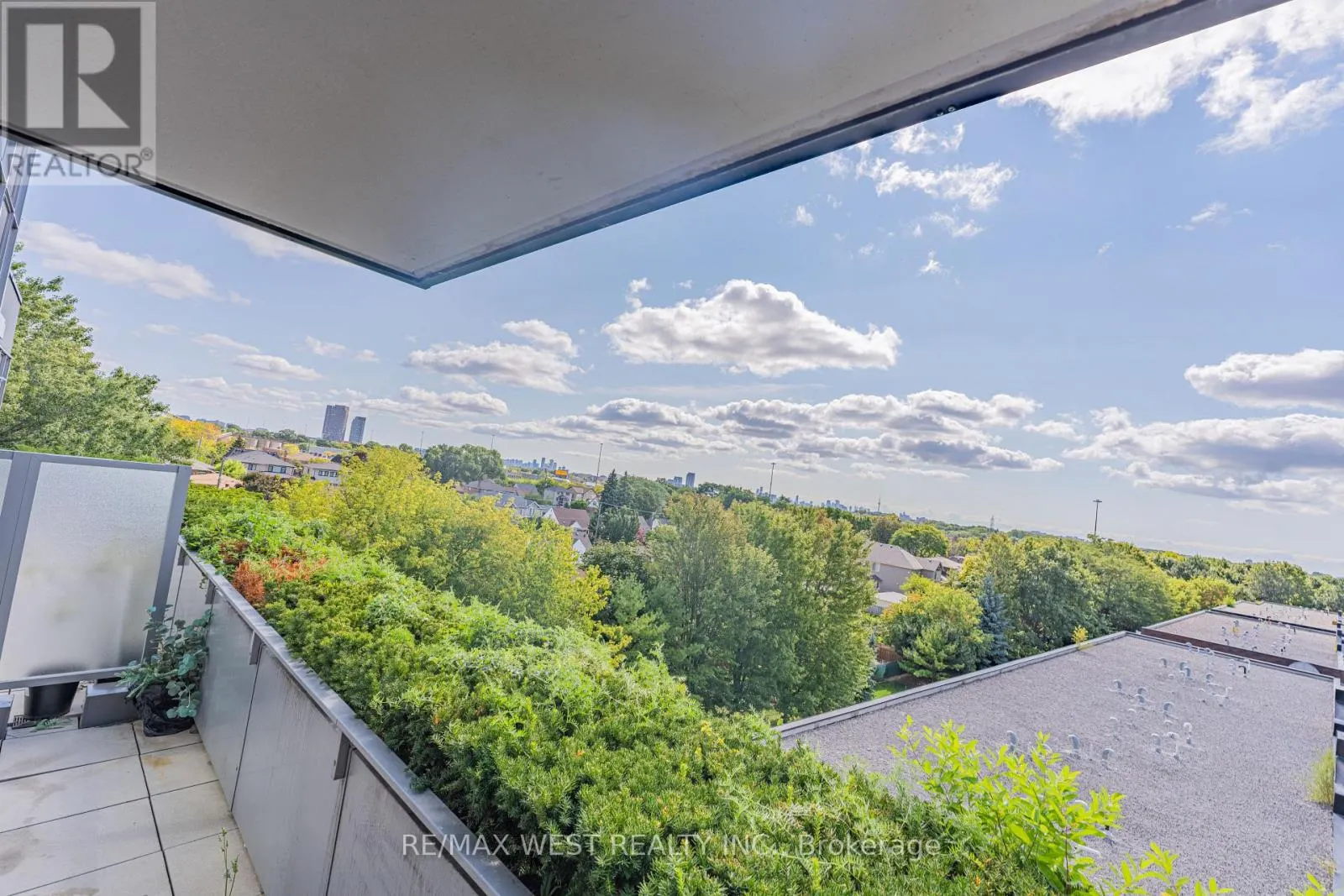 627 - 15 JAMES FINLAY WAY