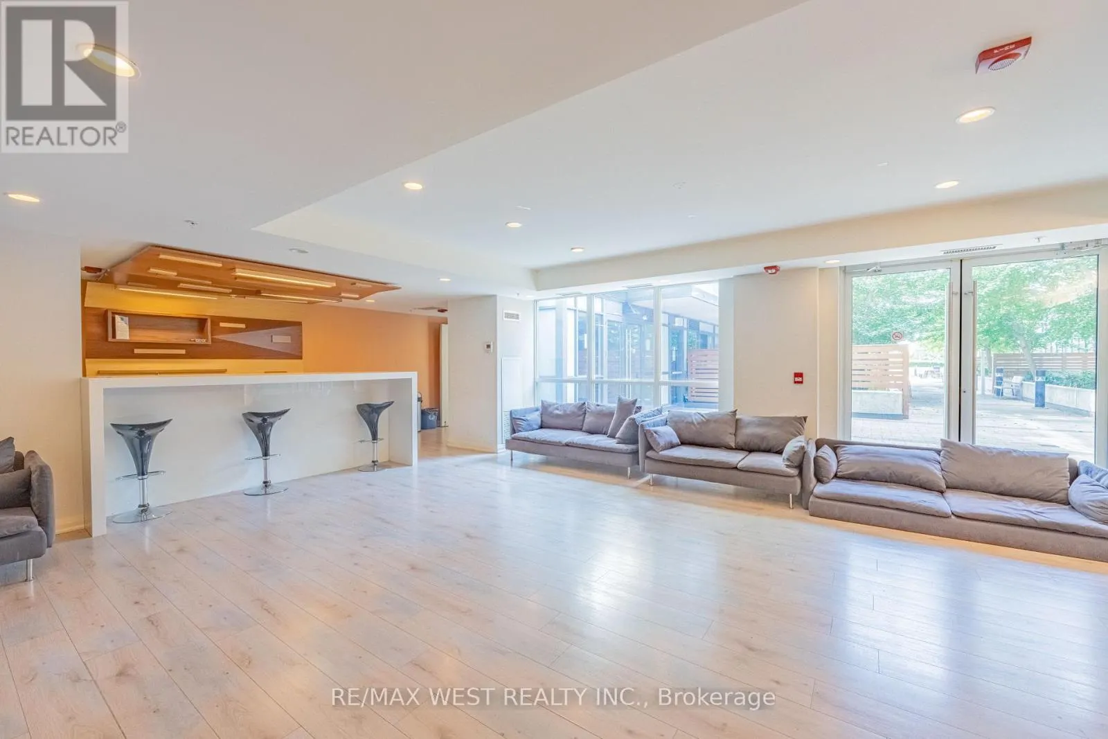627 - 15 JAMES FINLAY WAY