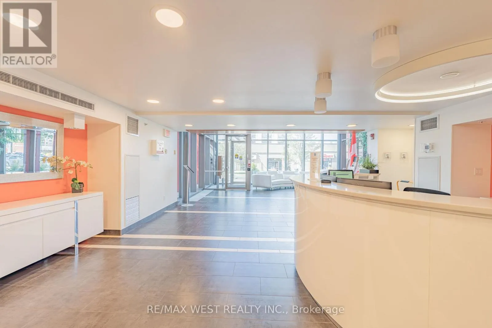 627 - 15 JAMES FINLAY WAY