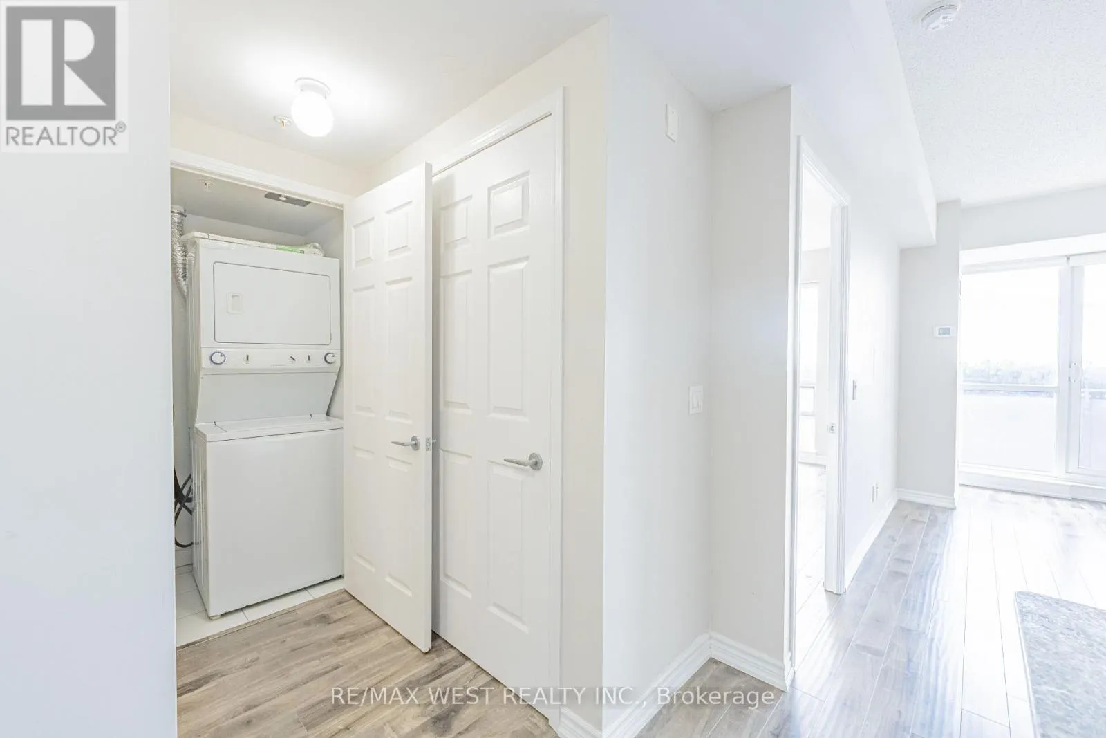 627 - 15 JAMES FINLAY WAY