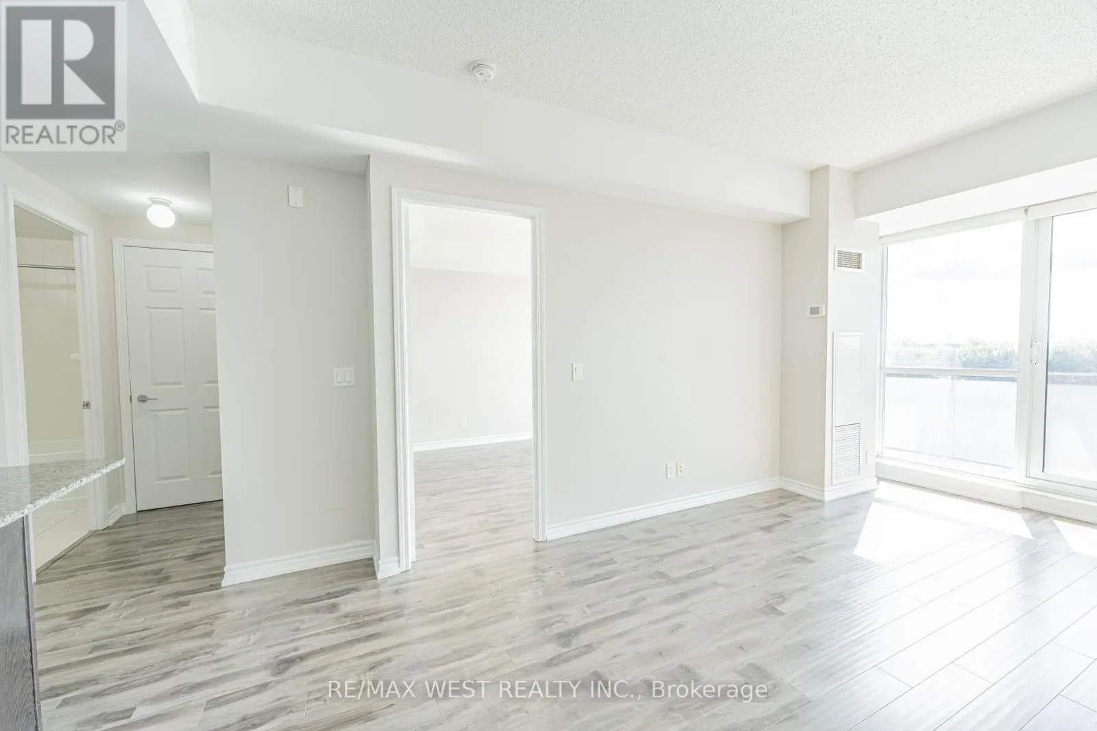 627 - 15 JAMES FINLAY WAY