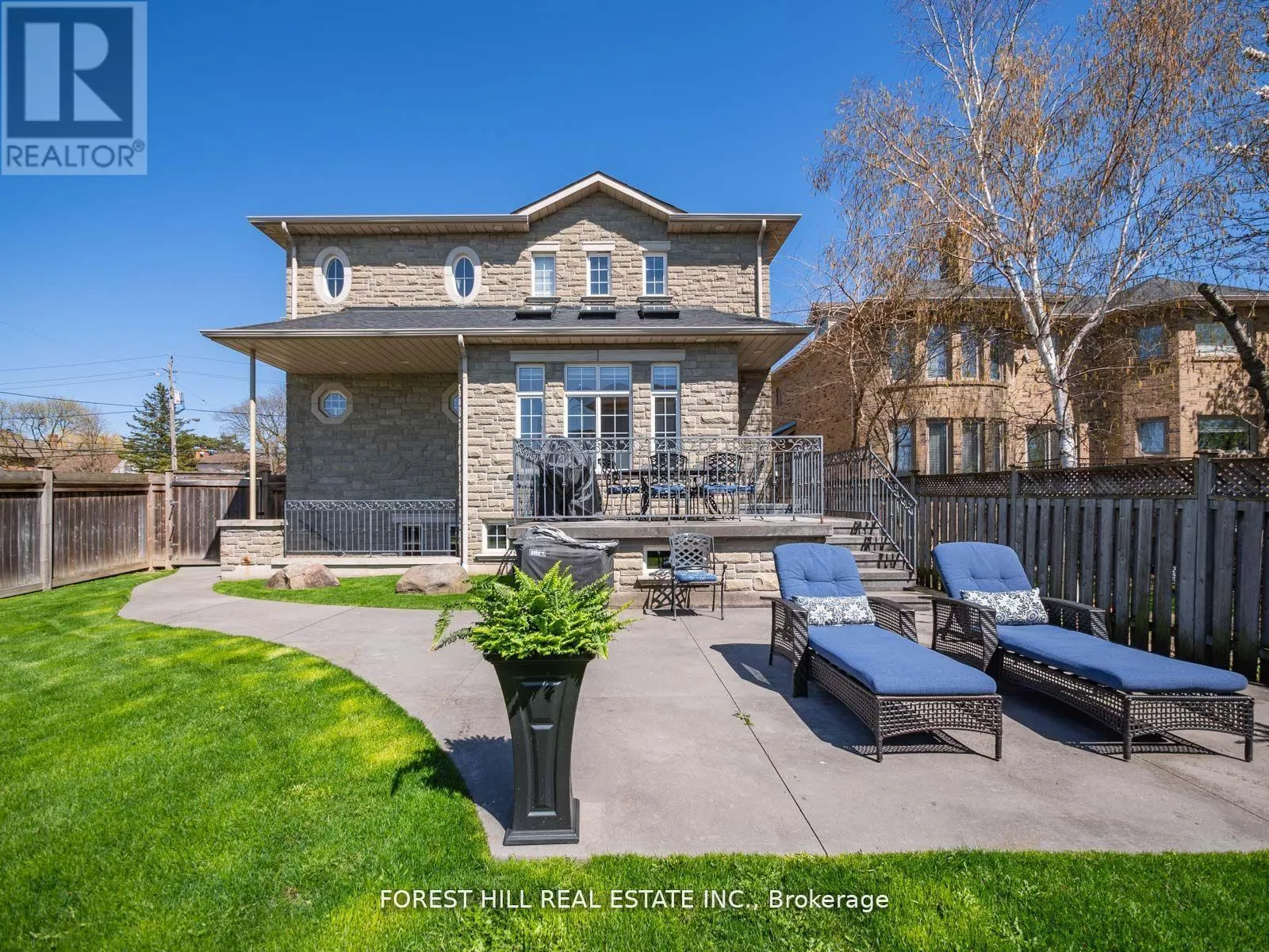 18 HIGHLAND HILL