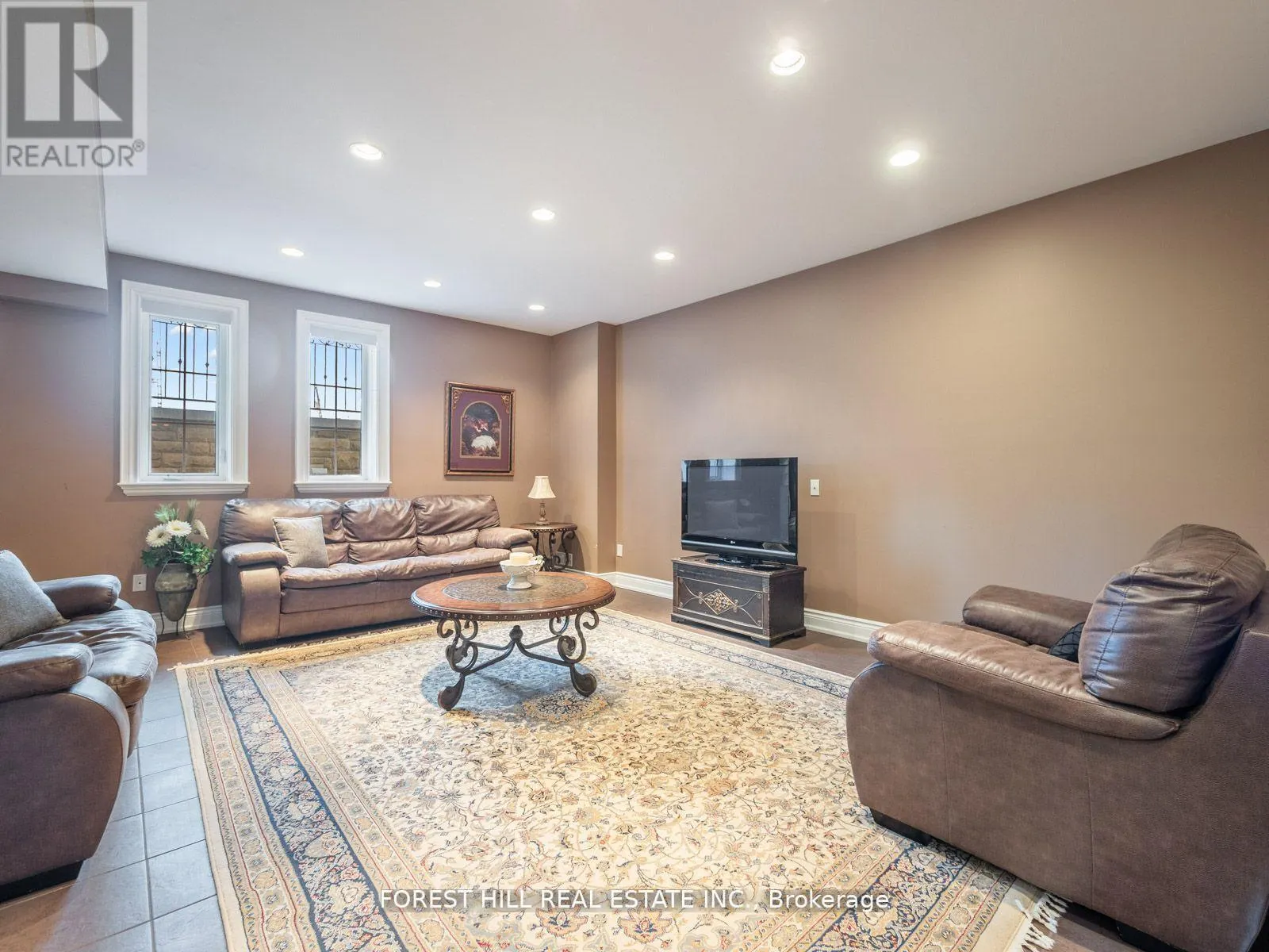 18 HIGHLAND HILL