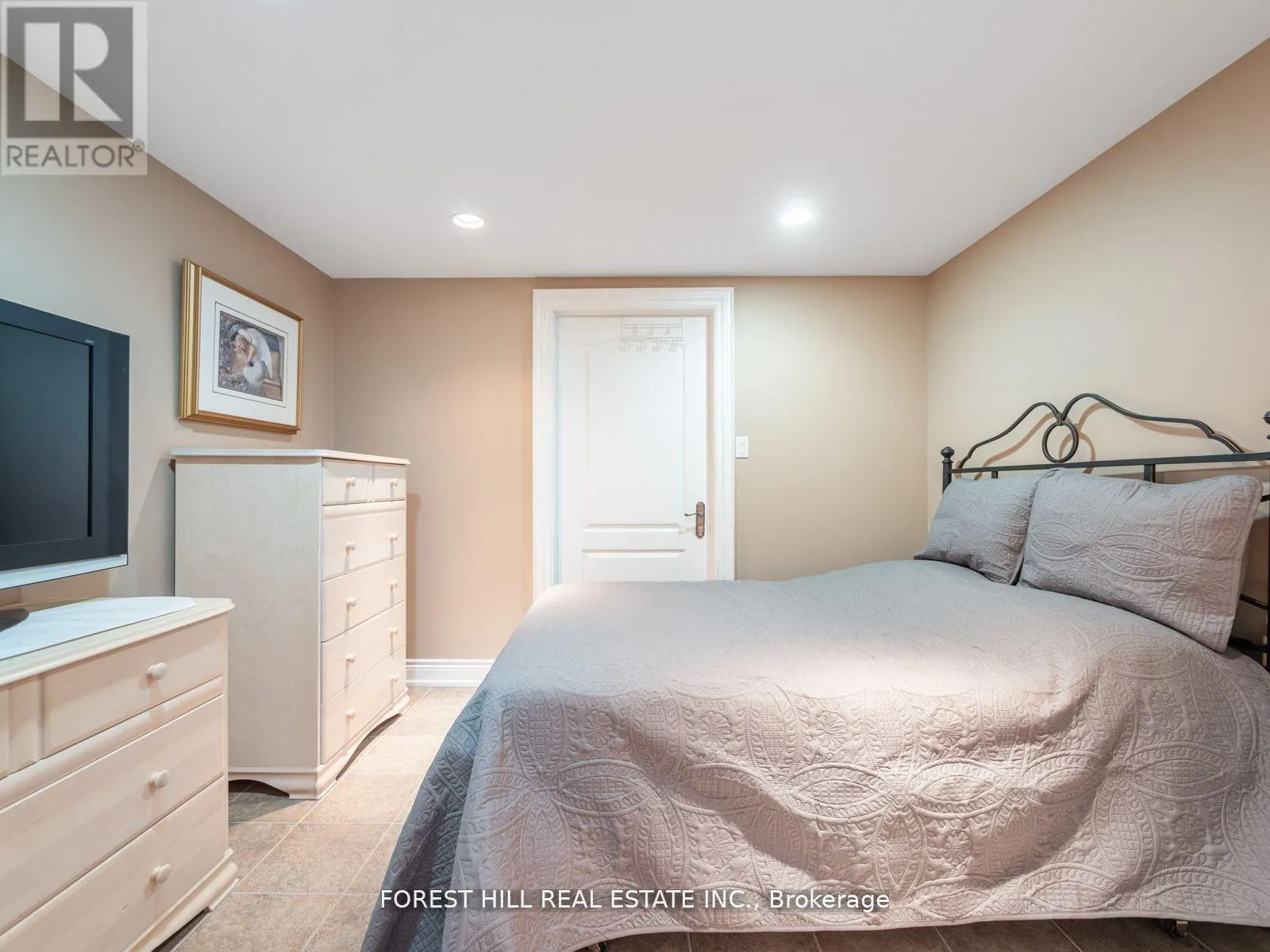 18 HIGHLAND HILL