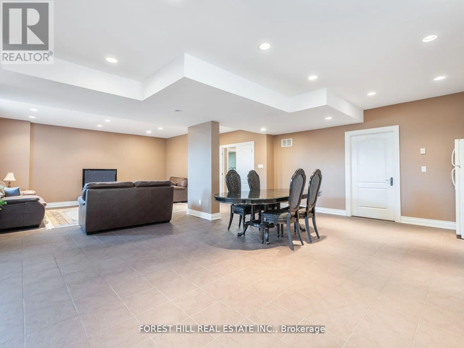18 HIGHLAND HILL