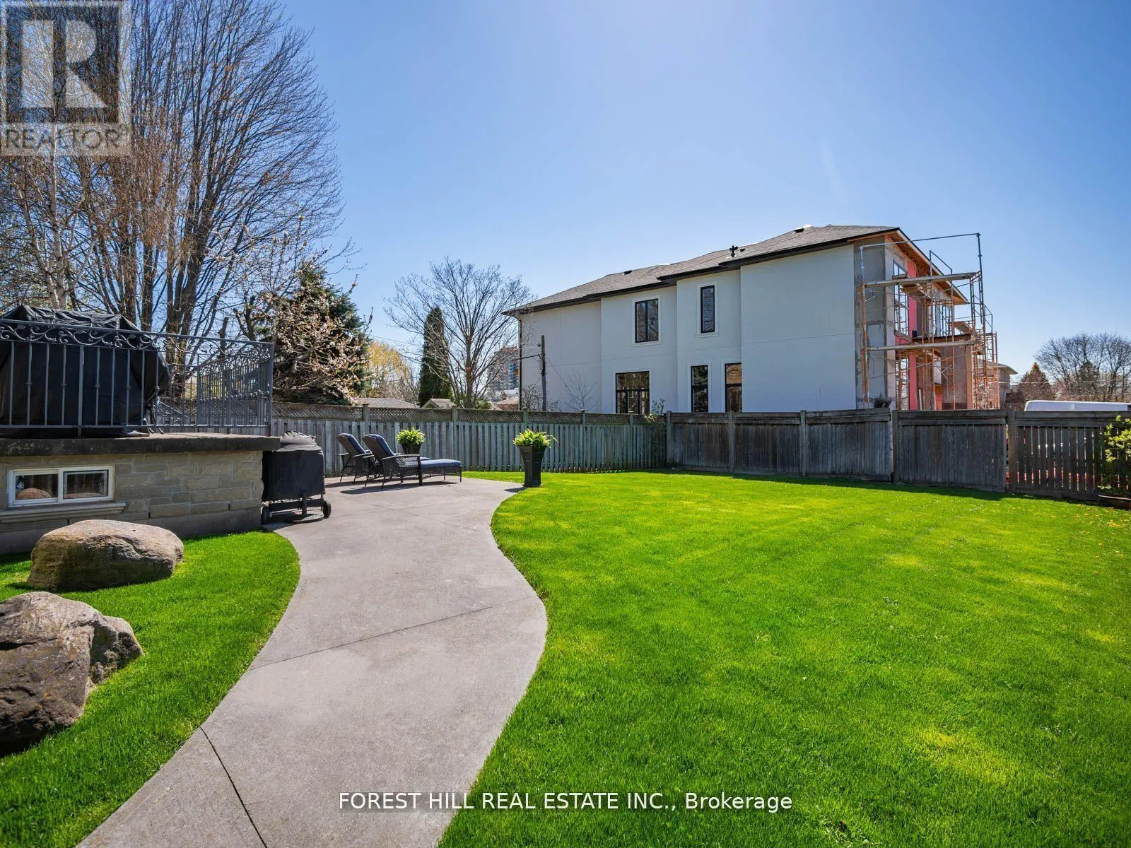 18 HIGHLAND HILL