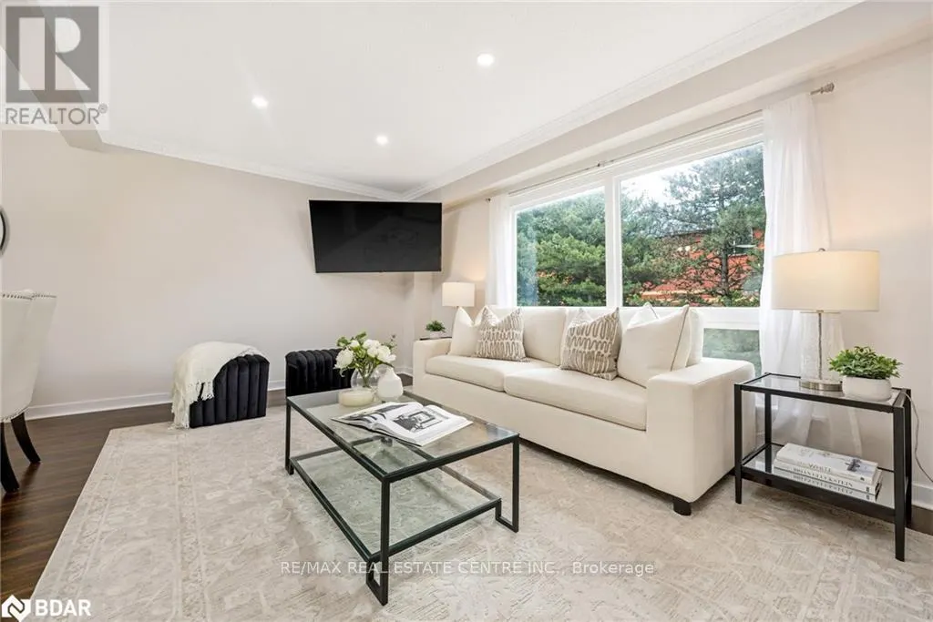 20 - 318 LAURIER AVENUE